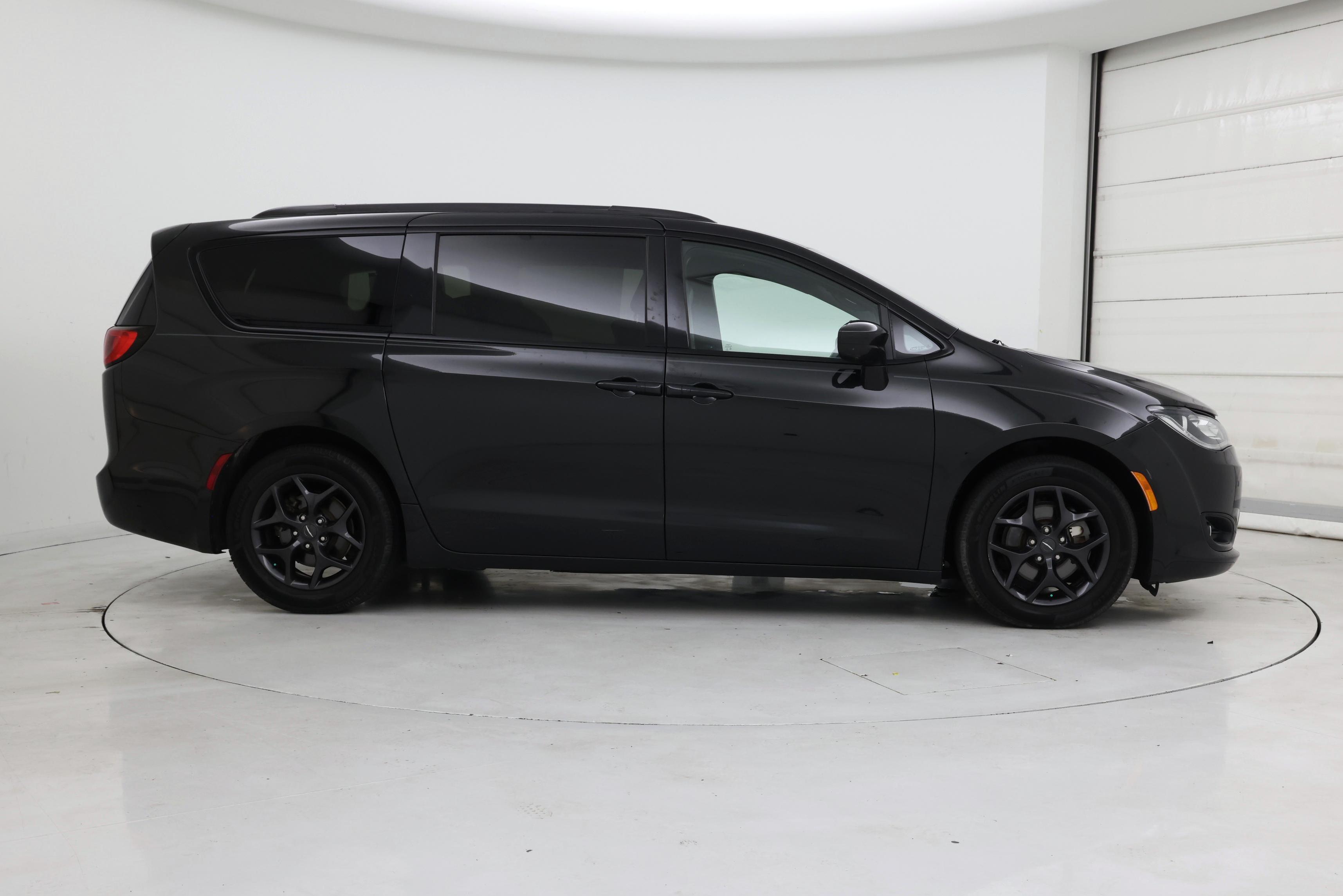 Thumbnail: 2020 Chrysler Pacifica - 7