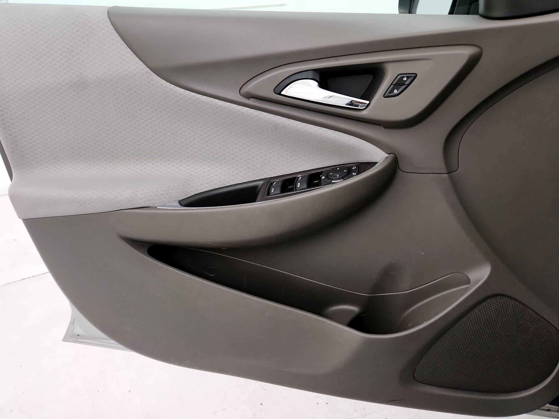 Thumbnail: 2020 Chevrolet Malibu - 12