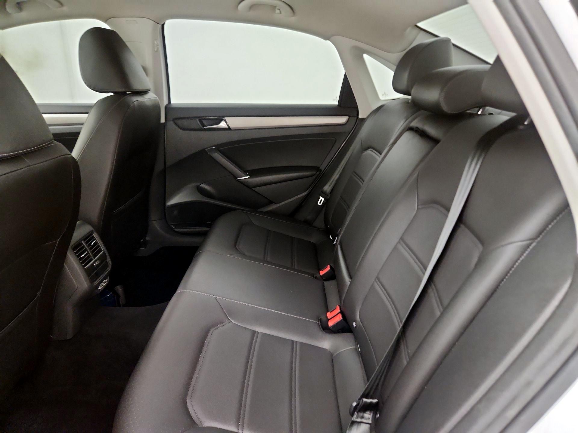 Thumbnail: 2021 Volkswagen Passat - 20