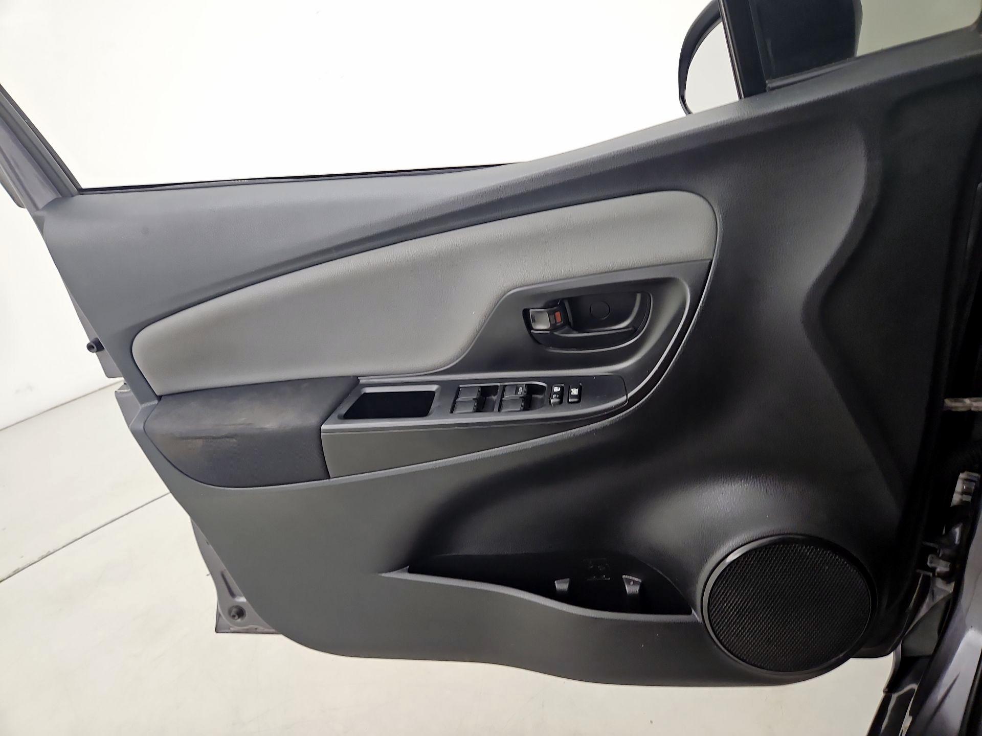 Thumbnail: 2017 Toyota Yaris - 12