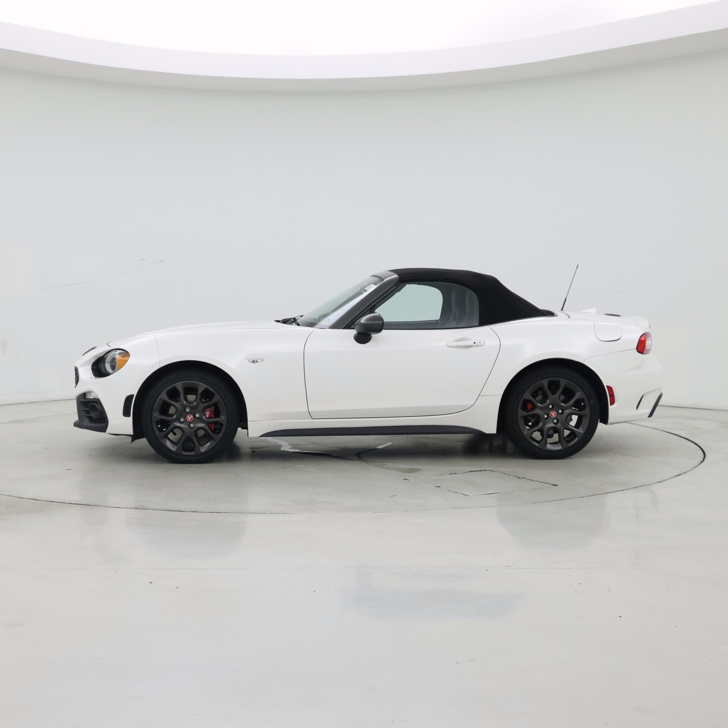 Thumbnail: 2018 Fiat 124 Spider - 3