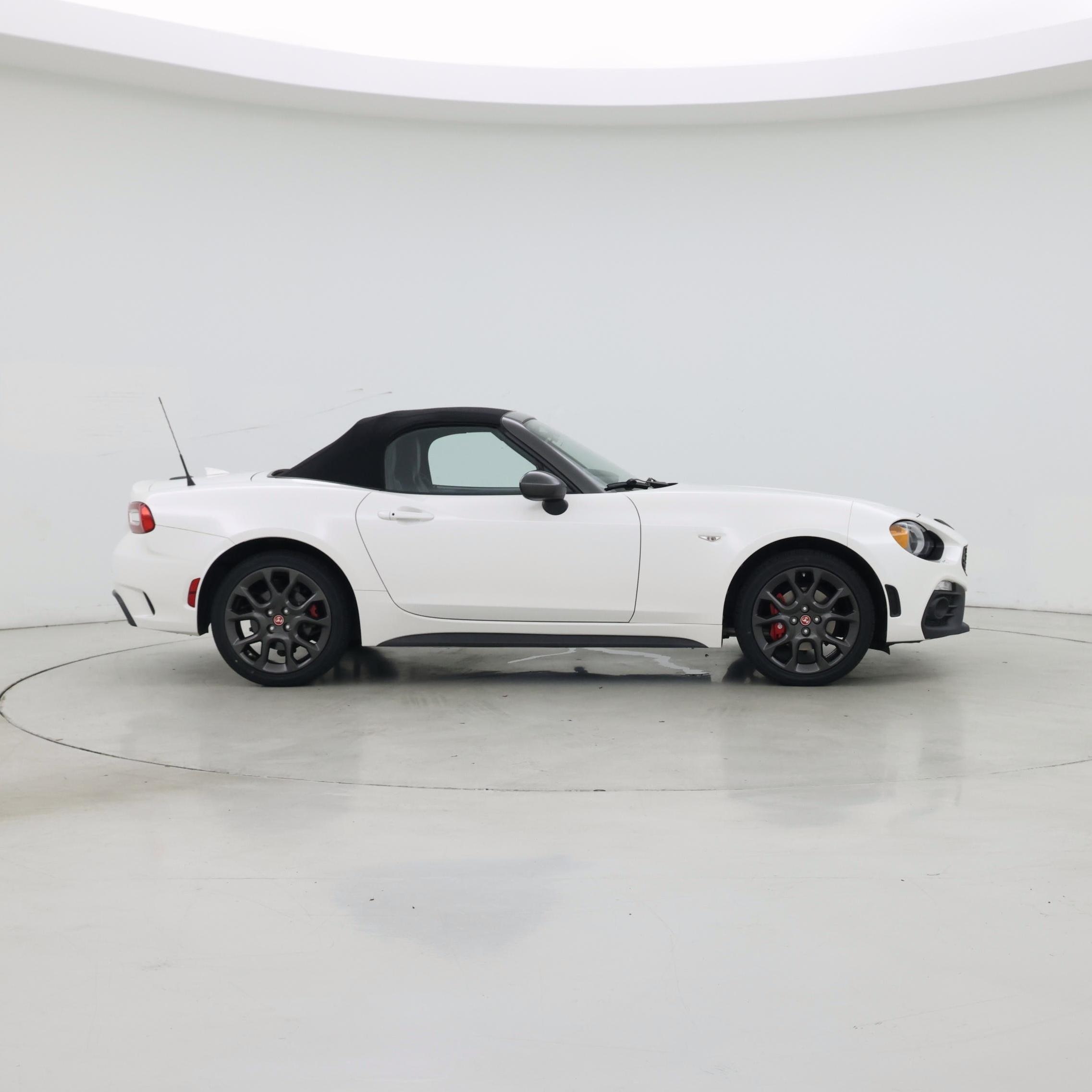 Thumbnail: 2018 Fiat 124 Spider - 7
