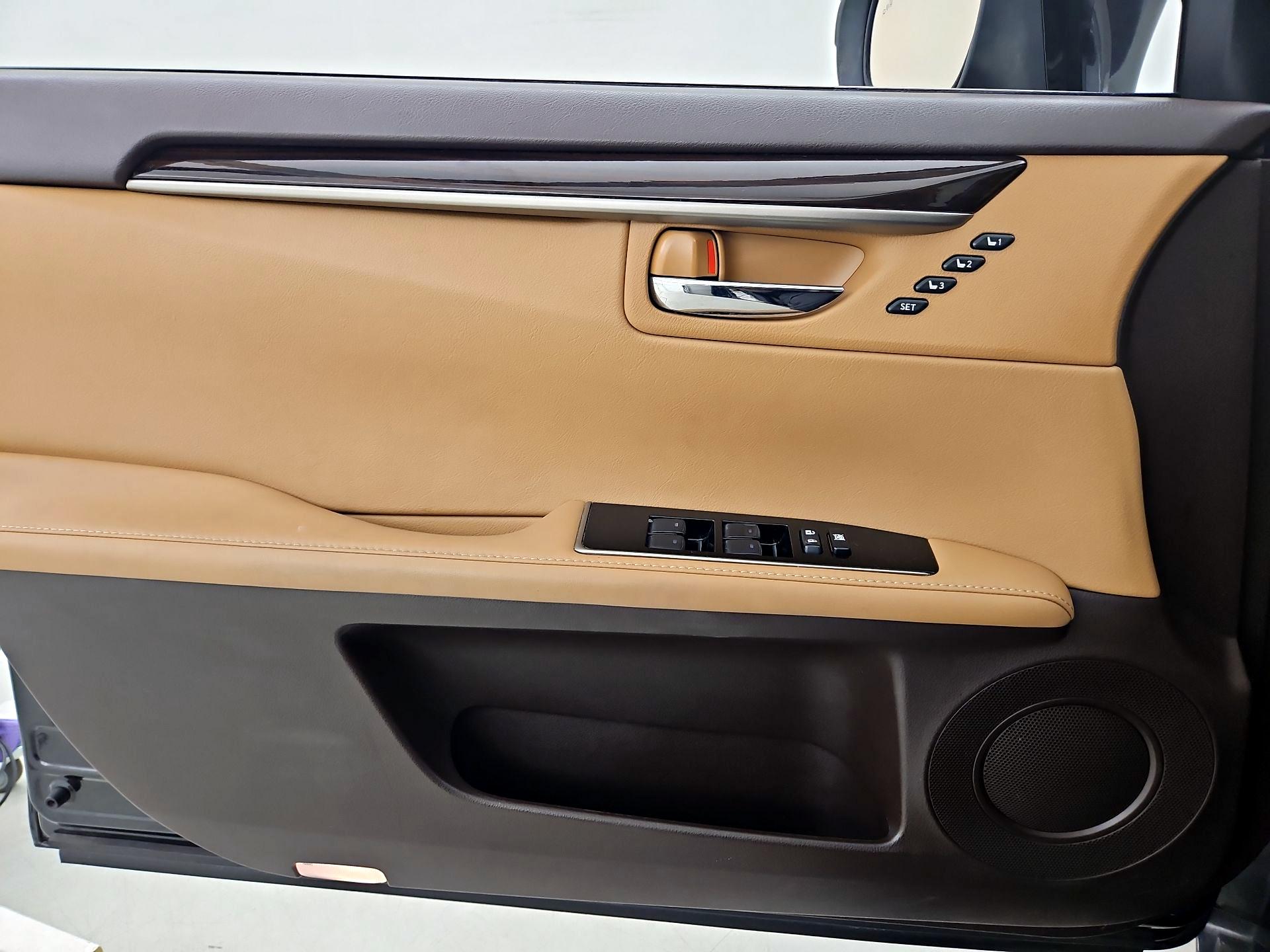 Thumbnail: 2016 Lexus ES - 12