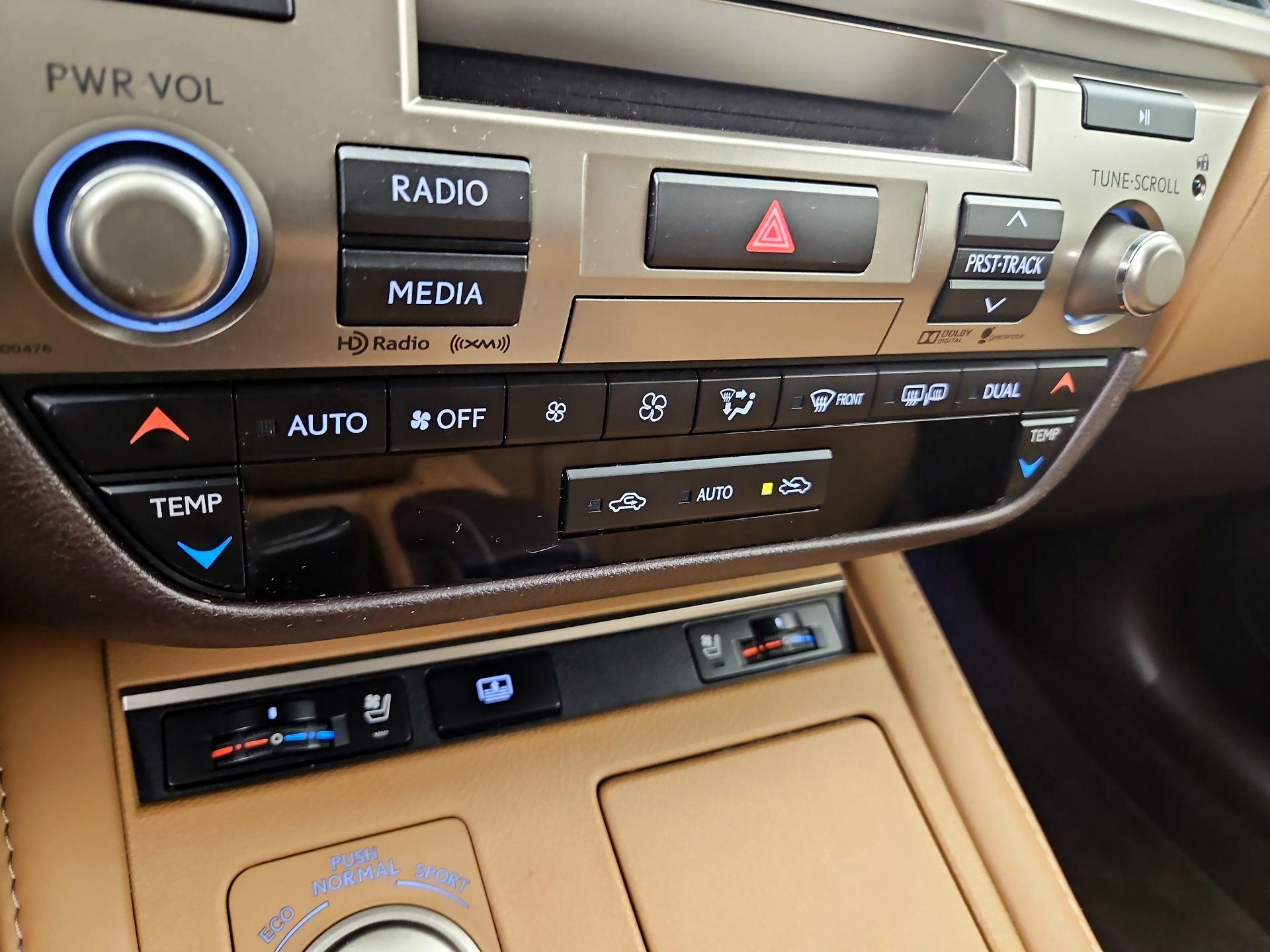 Thumbnail: 2016 Lexus ES - 17