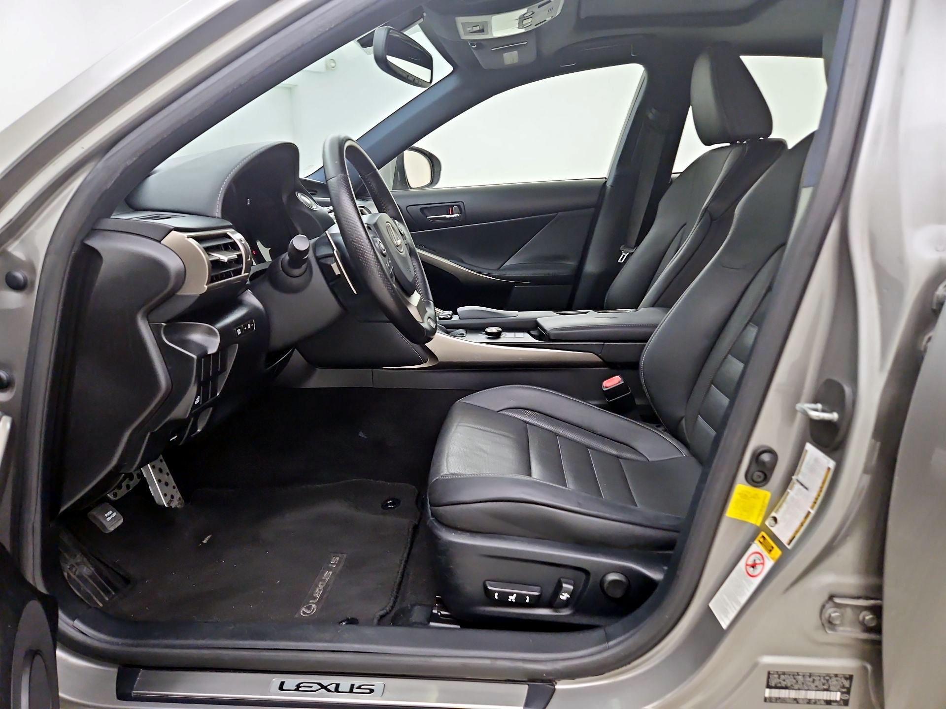 Thumbnail: 2015 Lexus IS - 11
