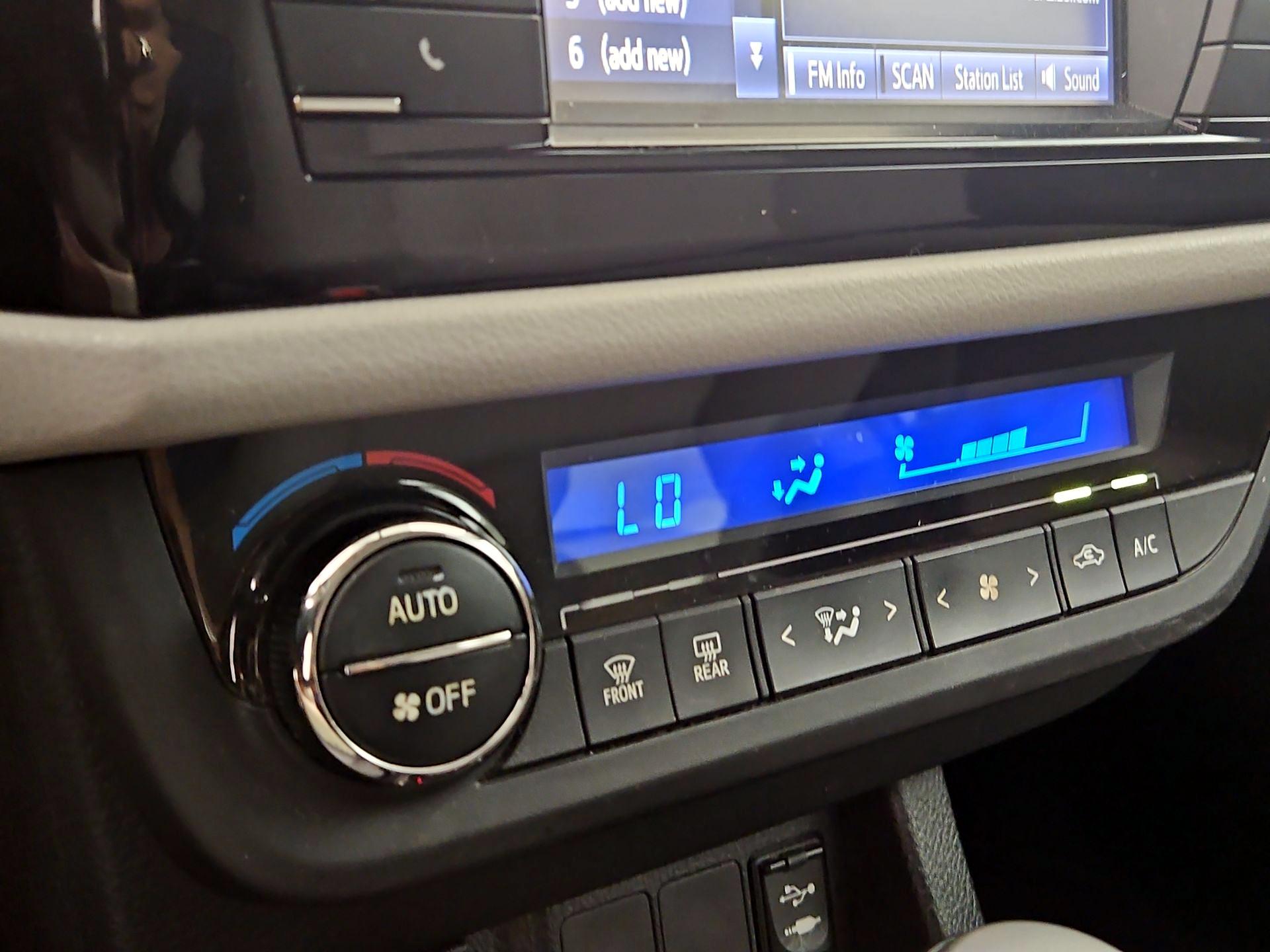 Thumbnail: 2014 Toyota Corolla - 16