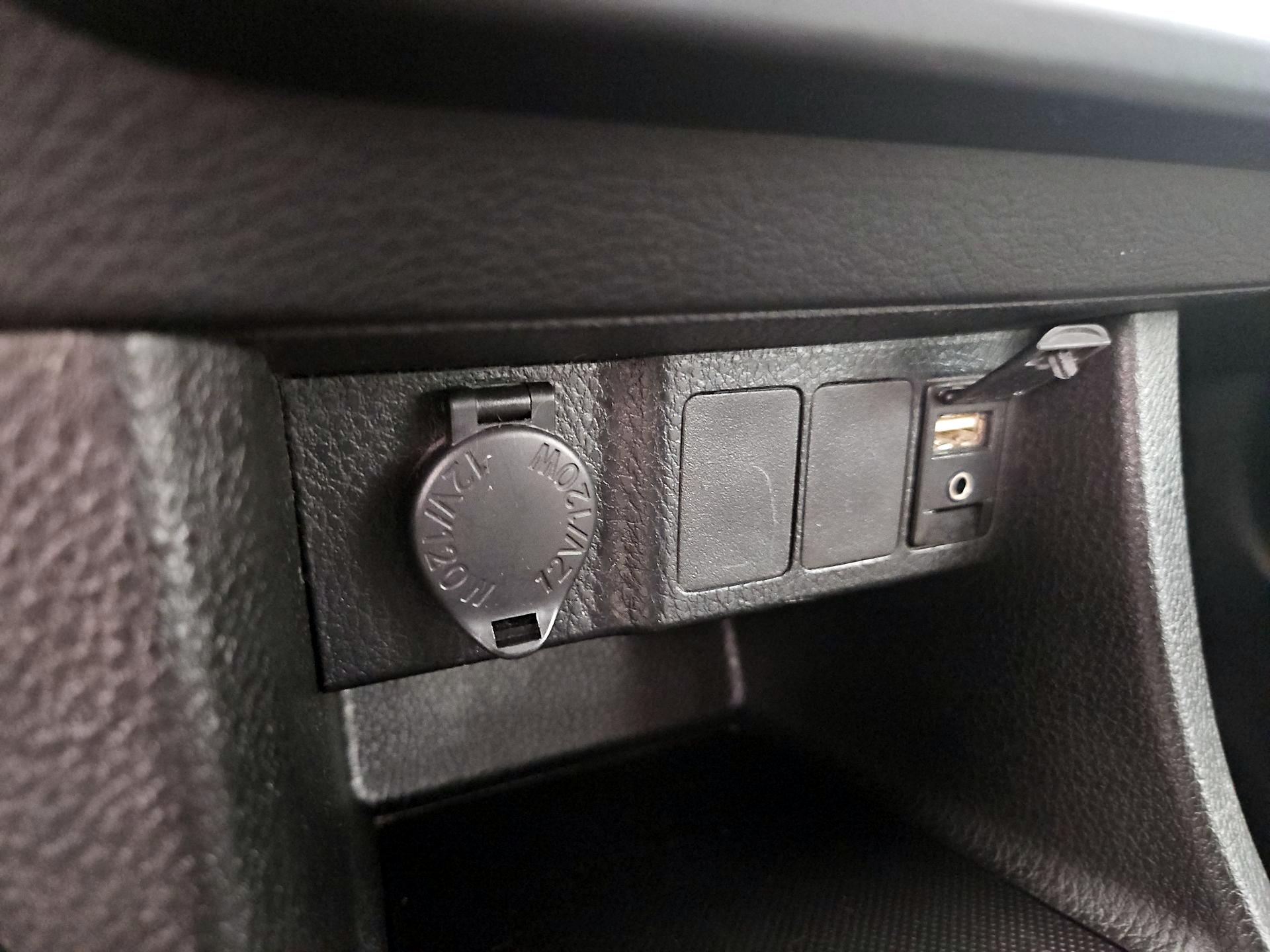 Thumbnail: 2014 Toyota Corolla - 18