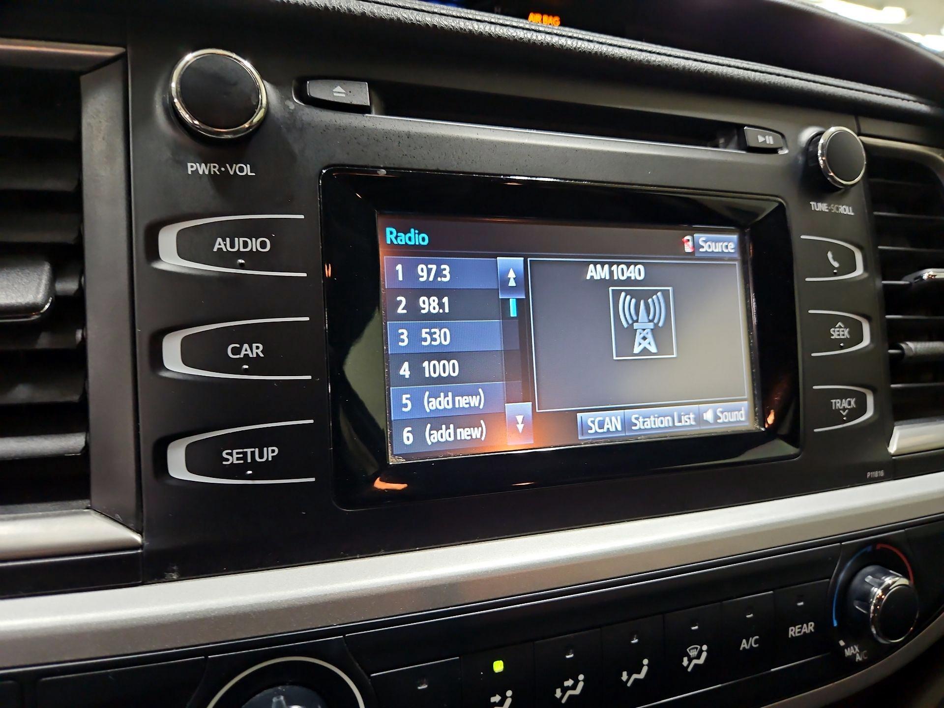 Thumbnail: 2019 Toyota Highlander - 15