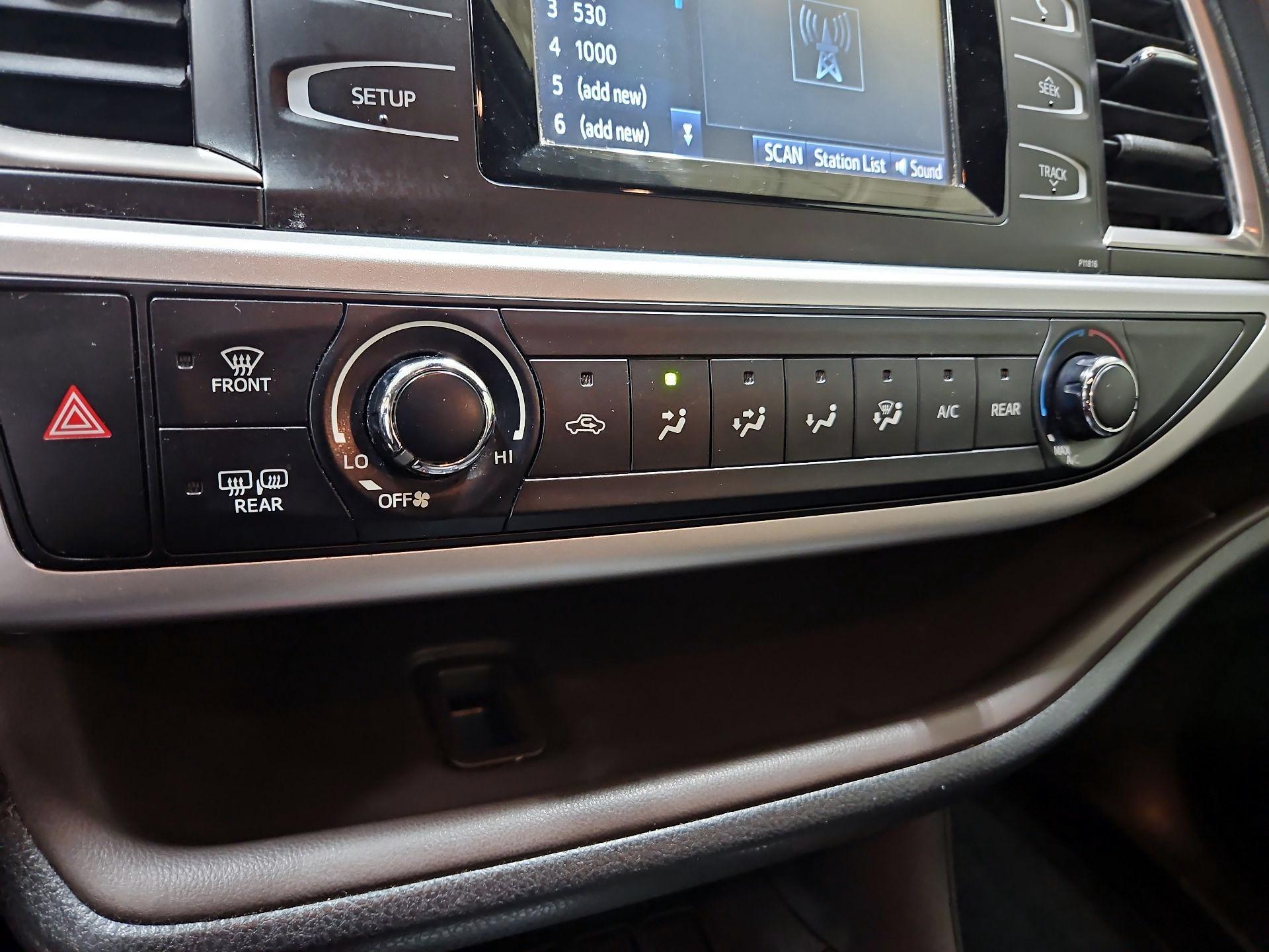 Thumbnail: 2019 Toyota Highlander - 16