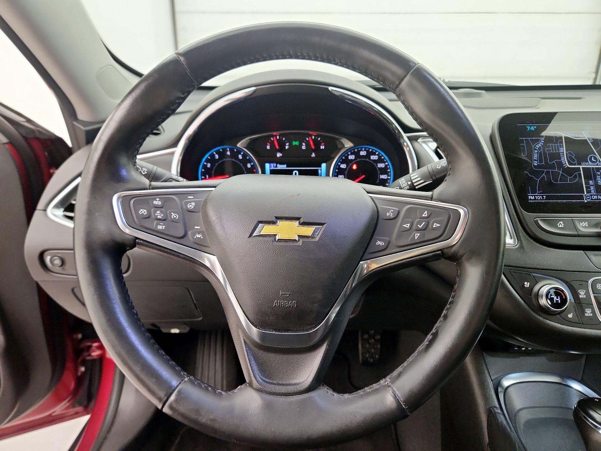 Thumbnail: 2017 Chevrolet Malibu - 10