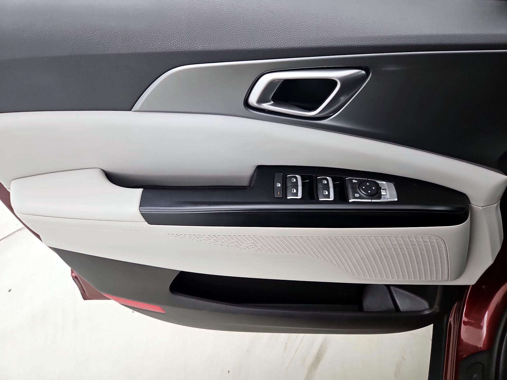 Thumbnail: 2022 Kia Carnival - 12
