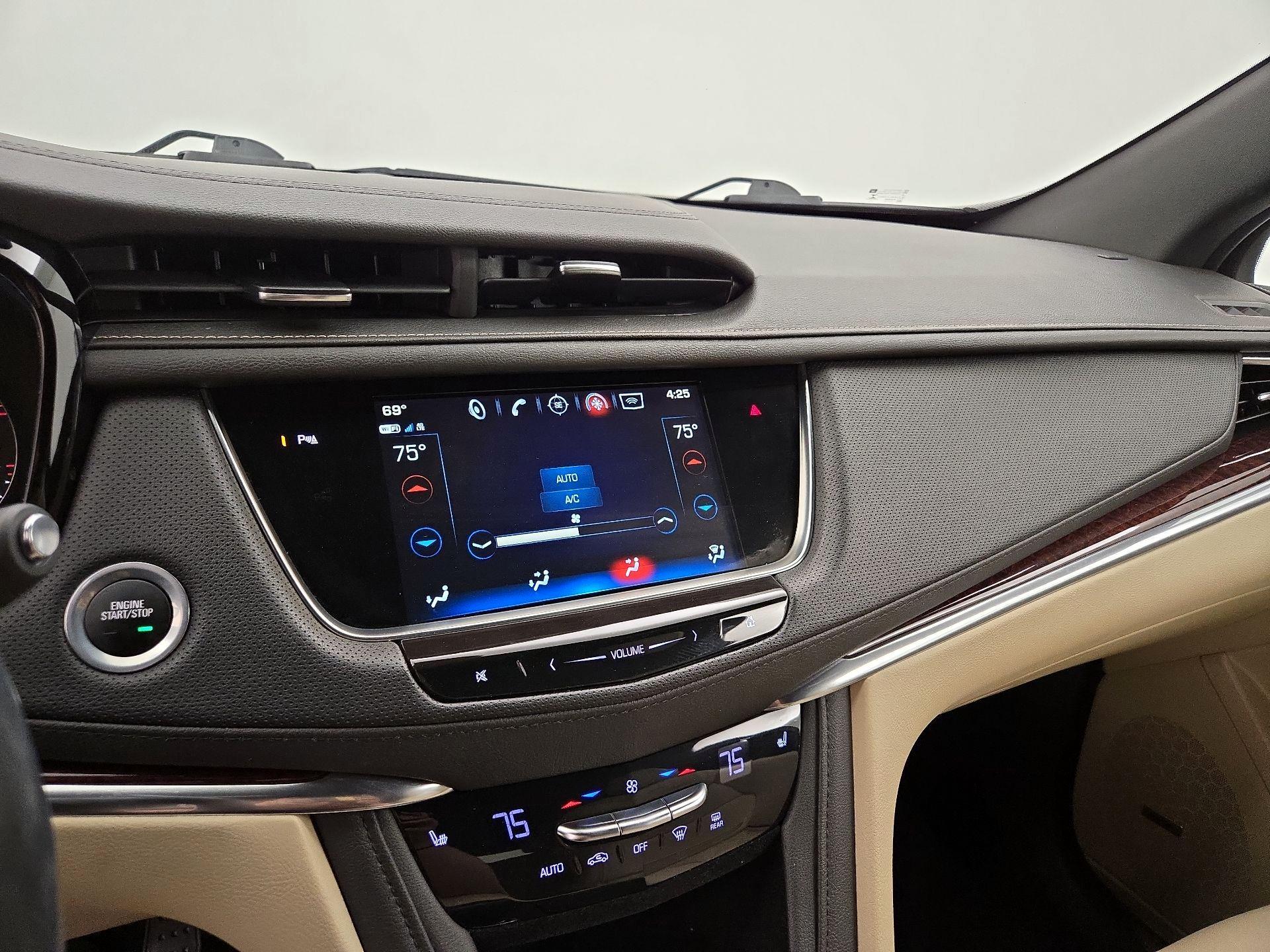Thumbnail: 2019 Cadillac XT5 - 17