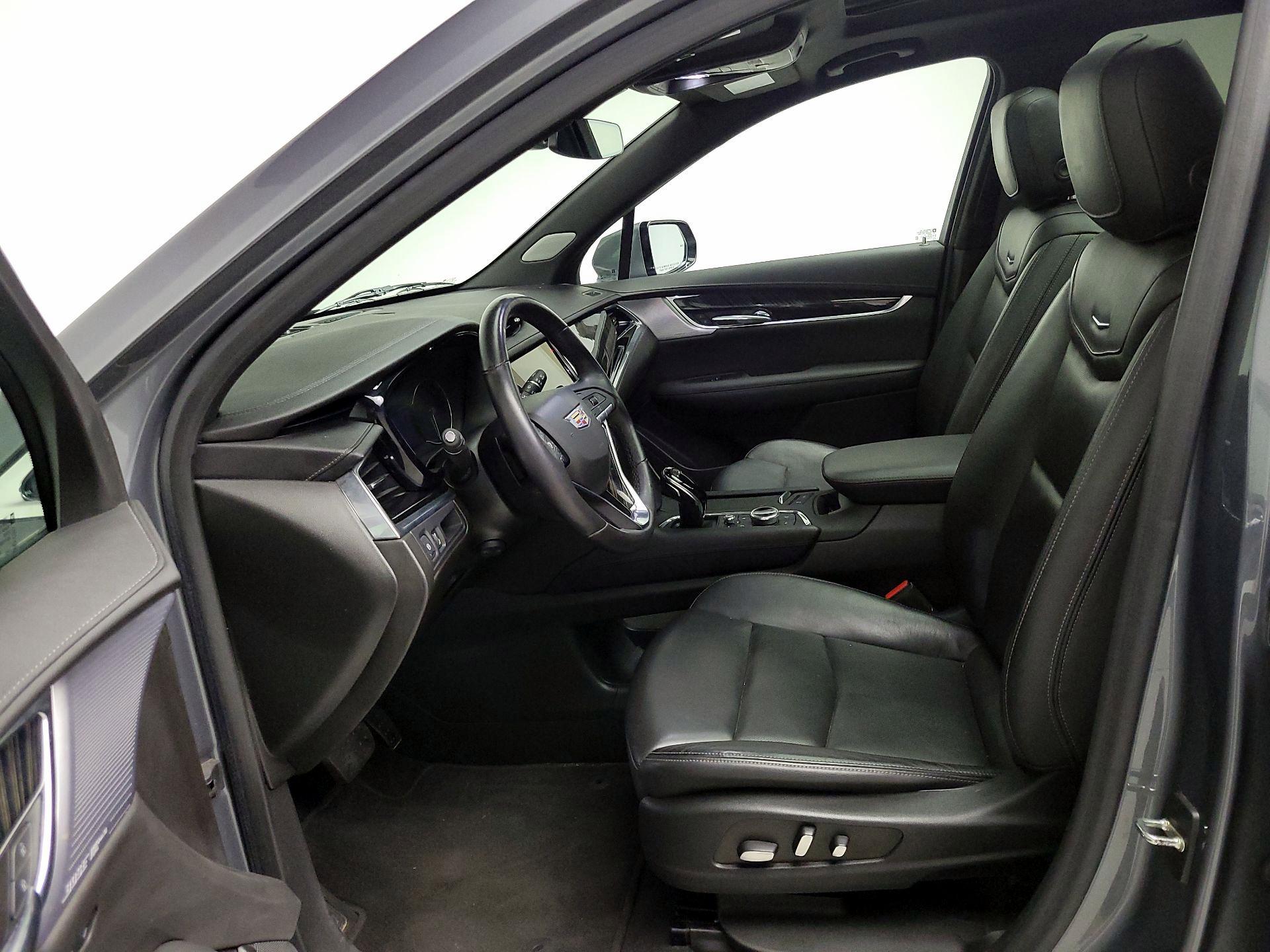 Thumbnail: 2022 Cadillac XT6 - 11