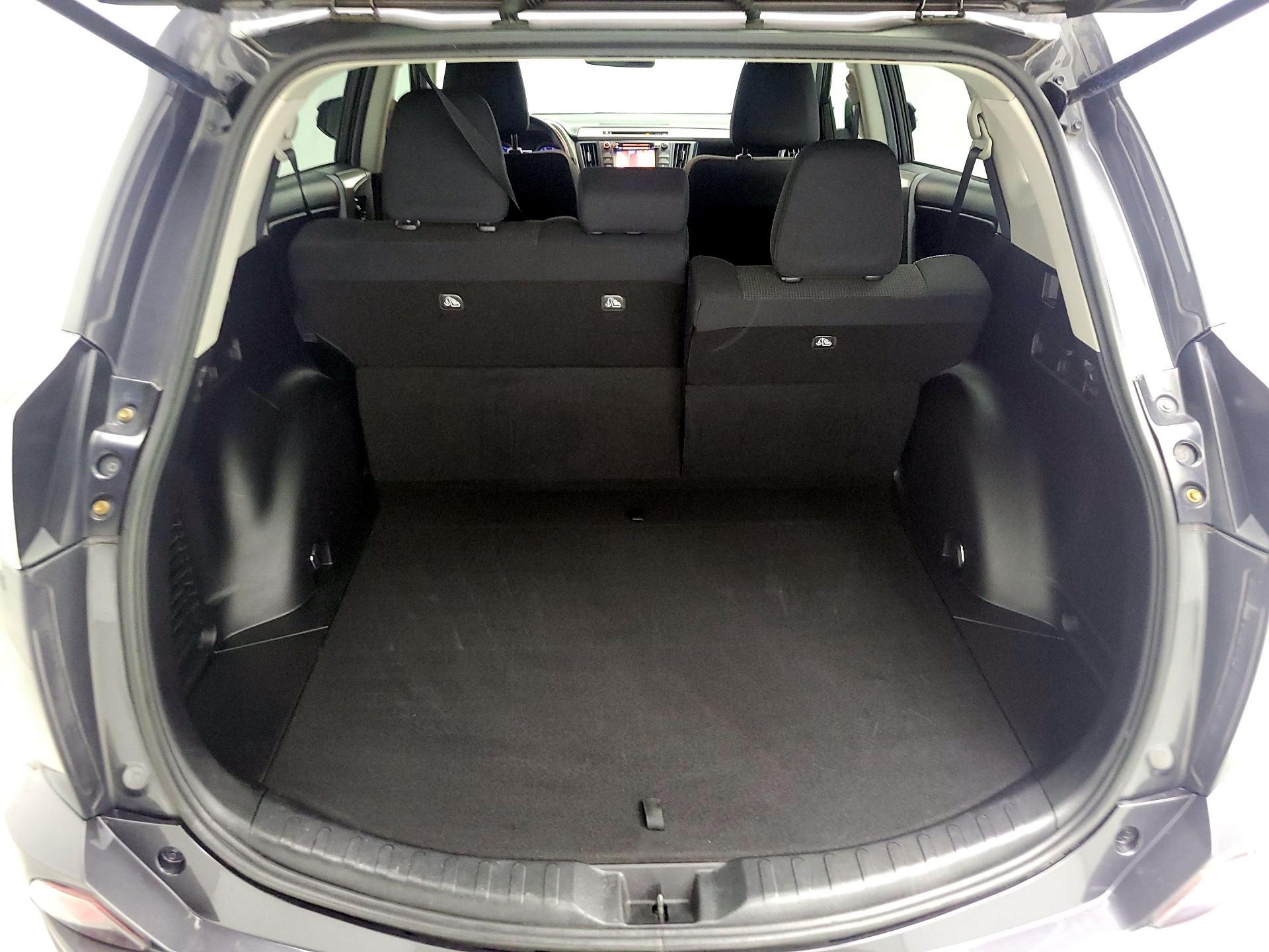 Thumbnail: 2018 Toyota RAV4 - 18