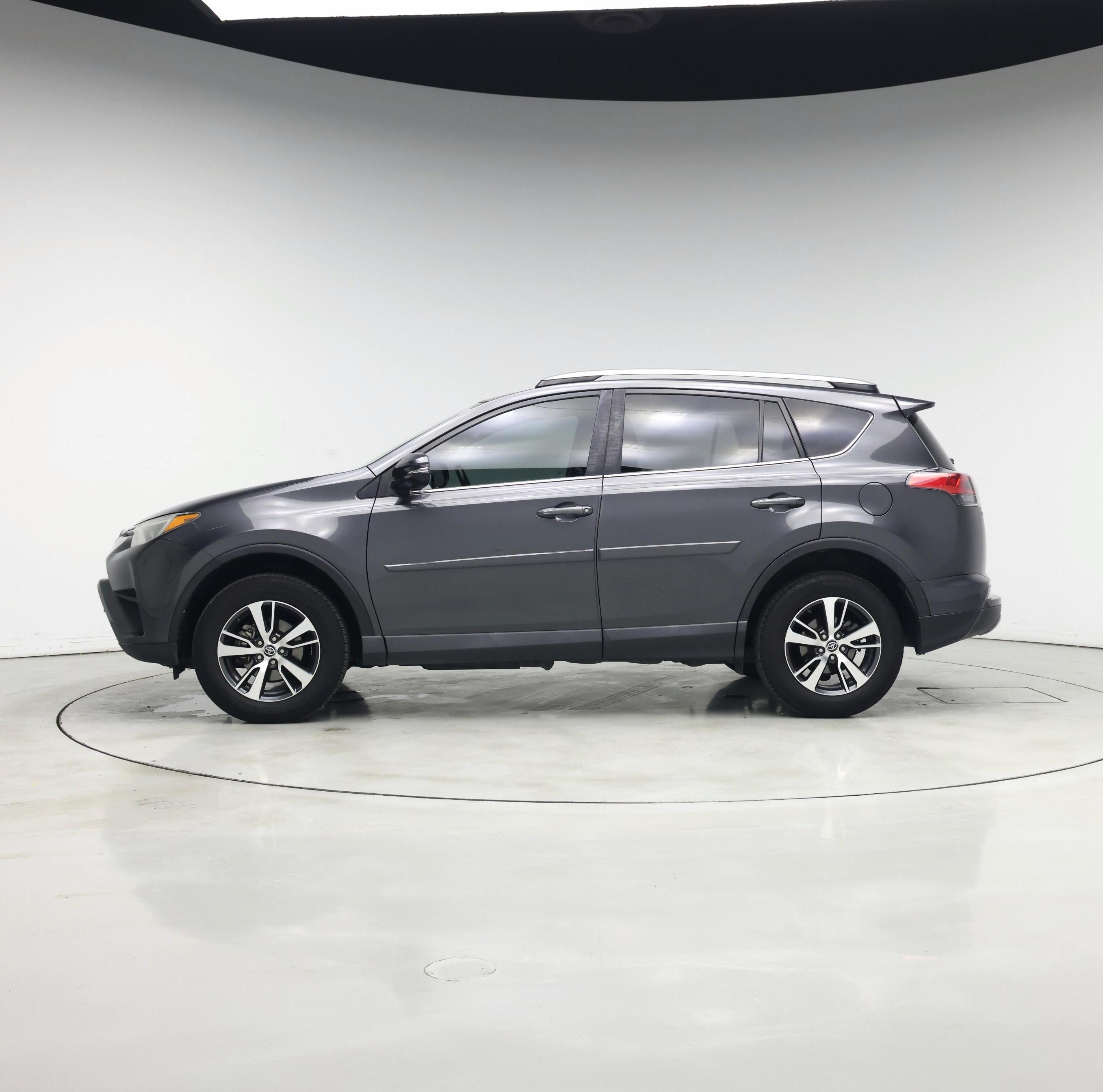 Thumbnail: 2018 Toyota RAV4 - 3