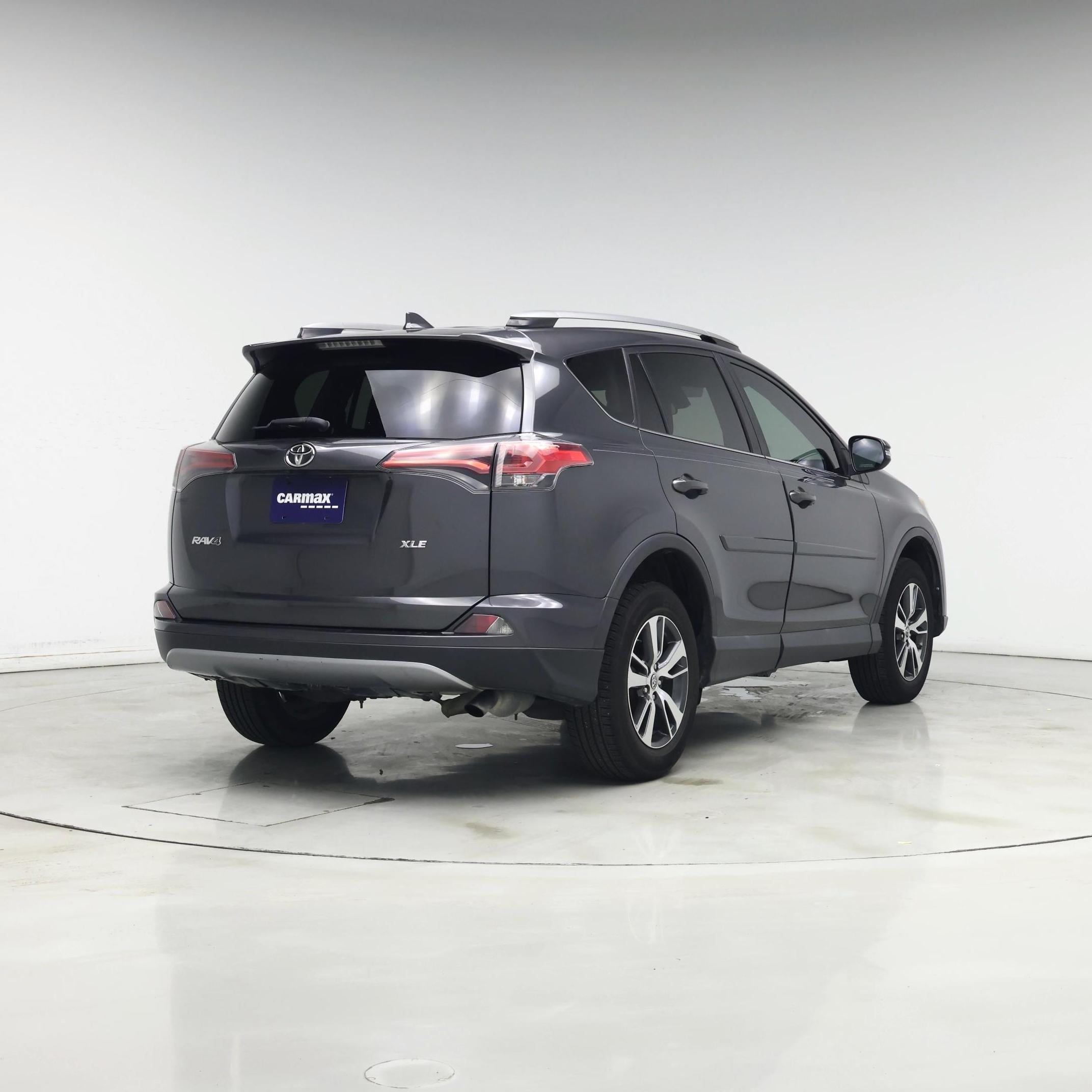 Thumbnail: 2018 Toyota RAV4 - 8