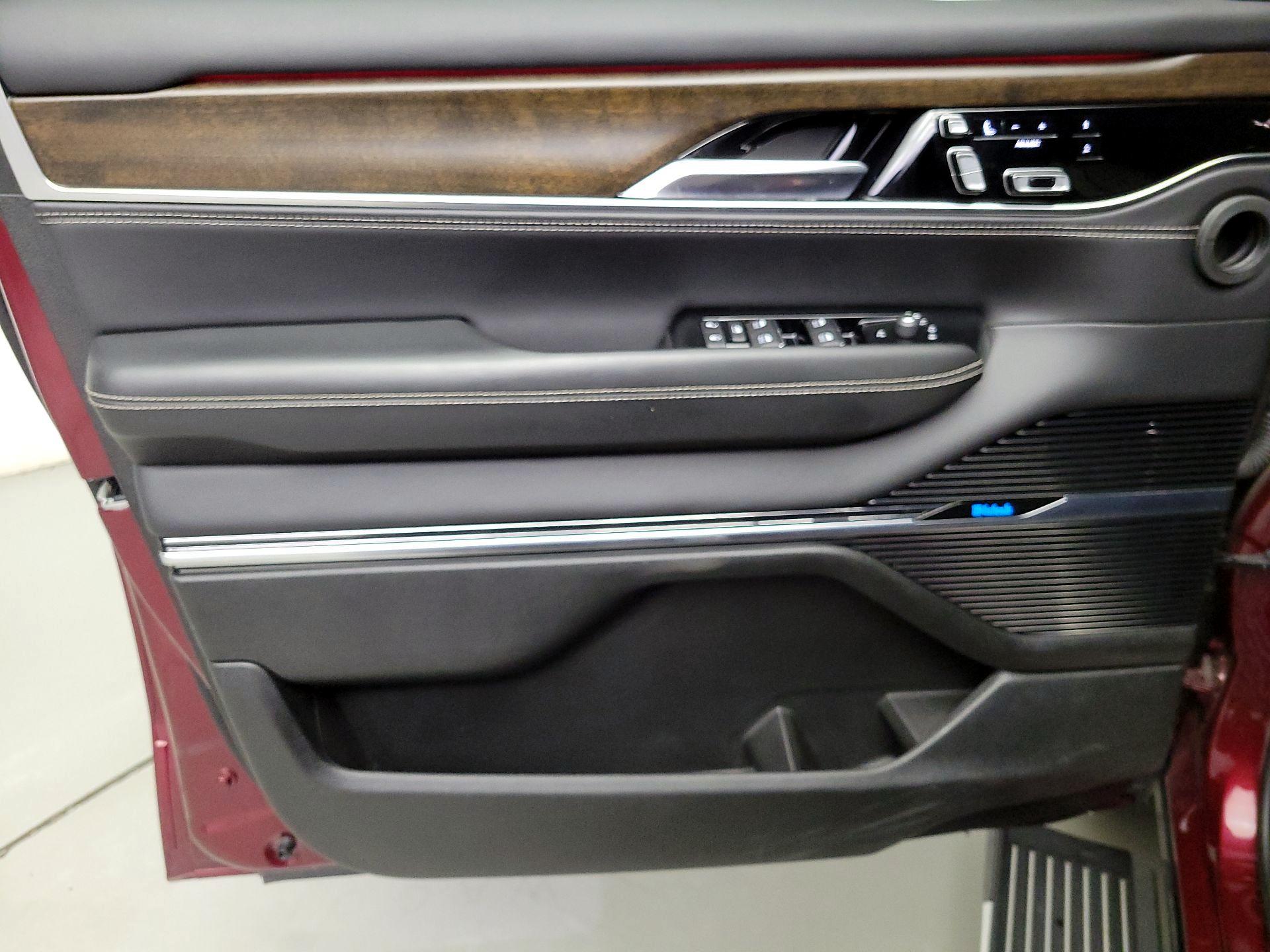 Thumbnail: 2022 Jeep Grand Wagoneer - 12
