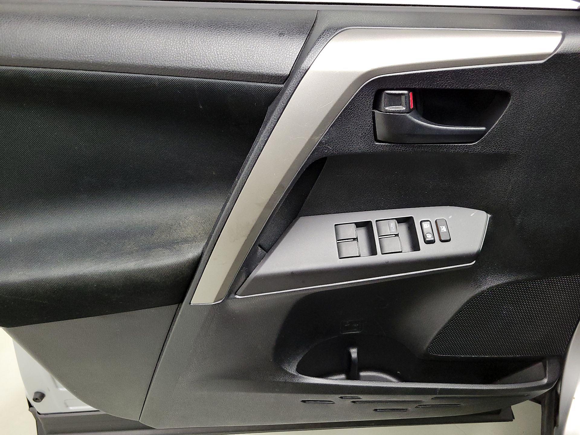 Thumbnail: 2017 Toyota RAV4 - 12