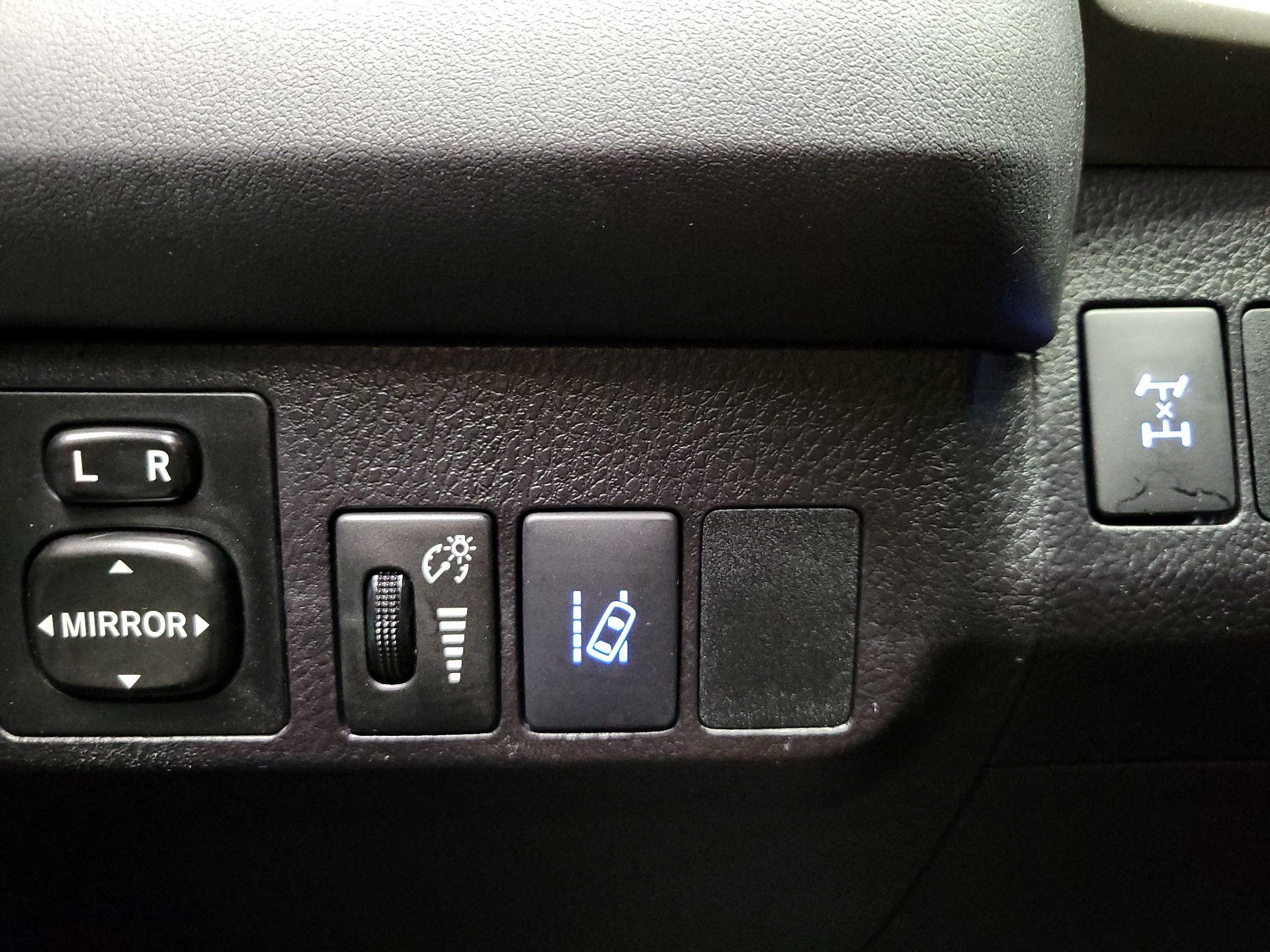 Thumbnail: 2017 Toyota RAV4 - 13