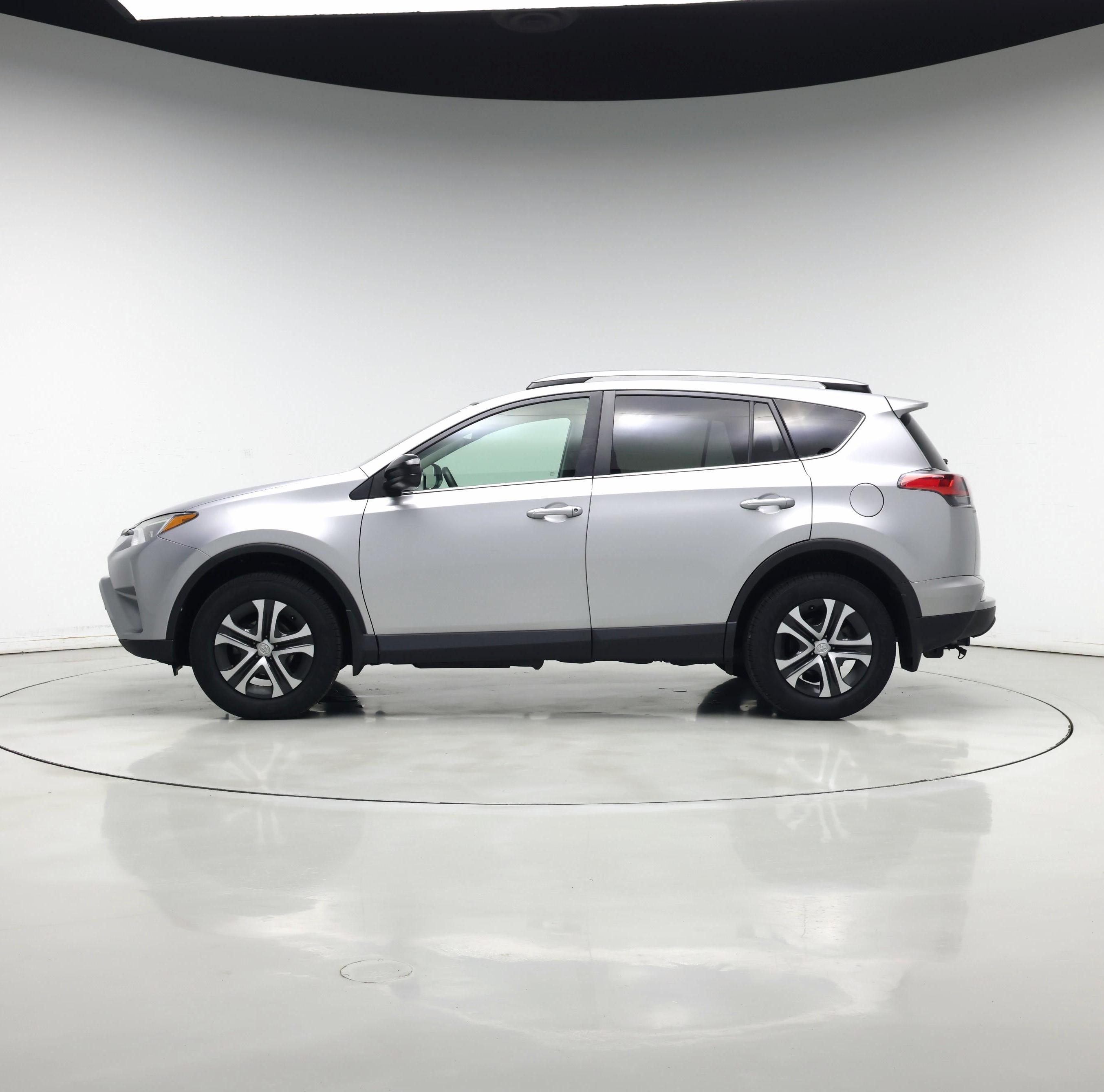 Thumbnail: 2017 Toyota RAV4 - 3