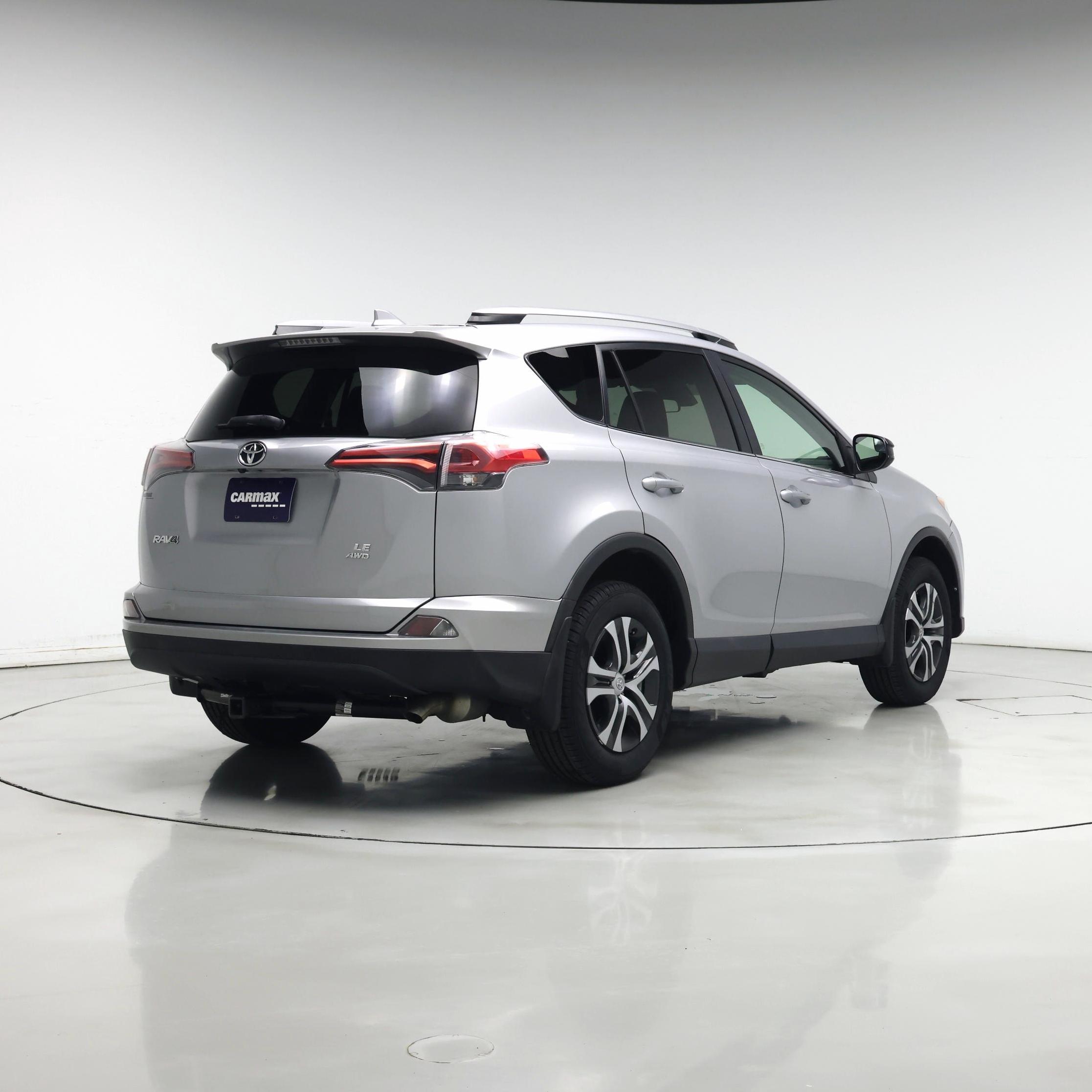 Thumbnail: 2017 Toyota RAV4 - 8