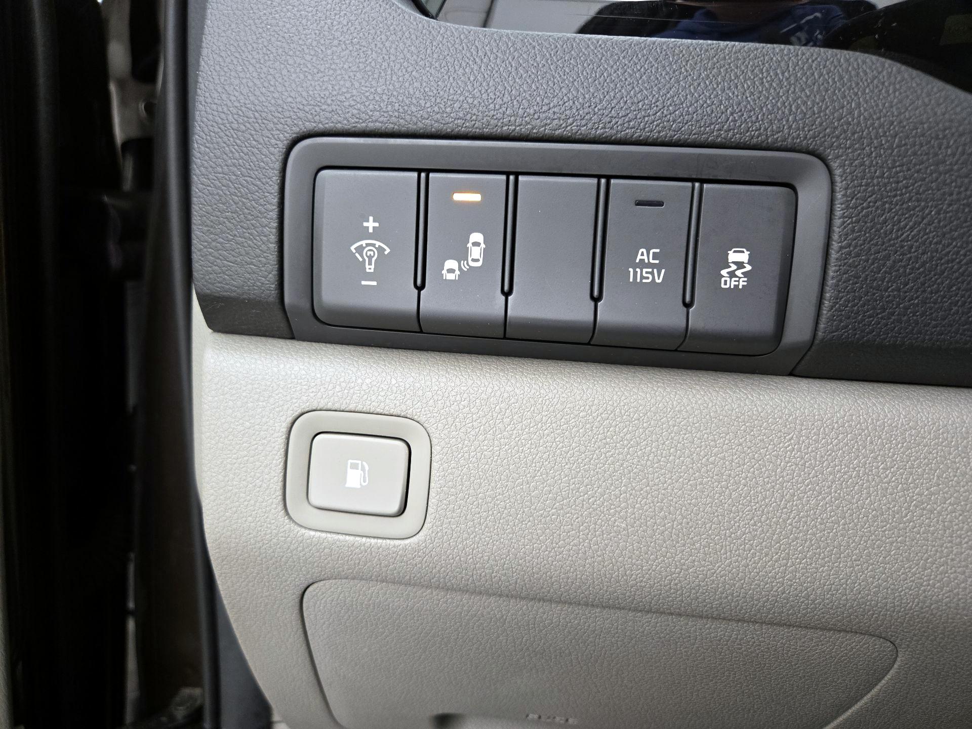 Thumbnail: 2016 Kia Sedona - 13