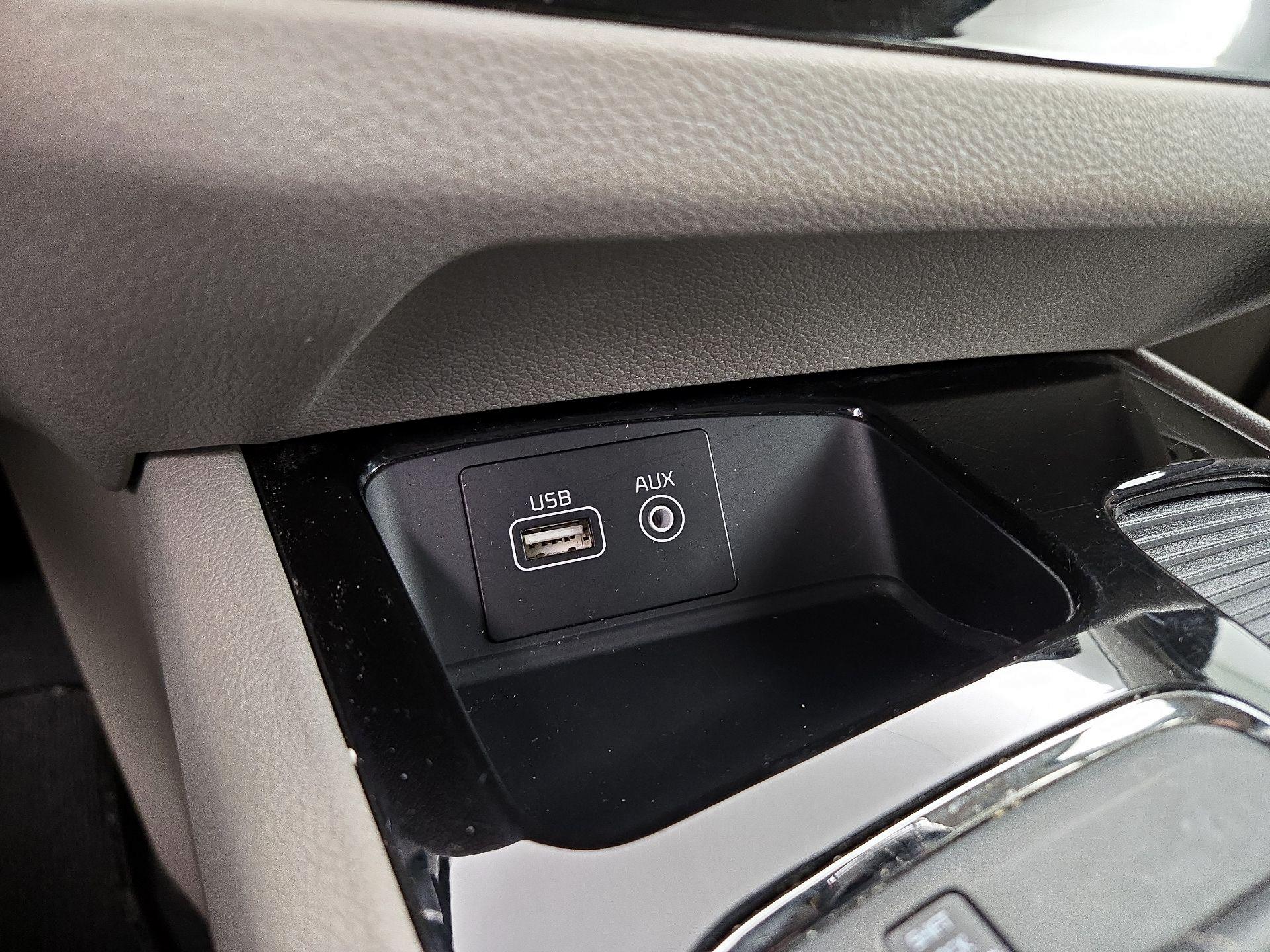 Thumbnail: 2016 Kia Sedona - 19