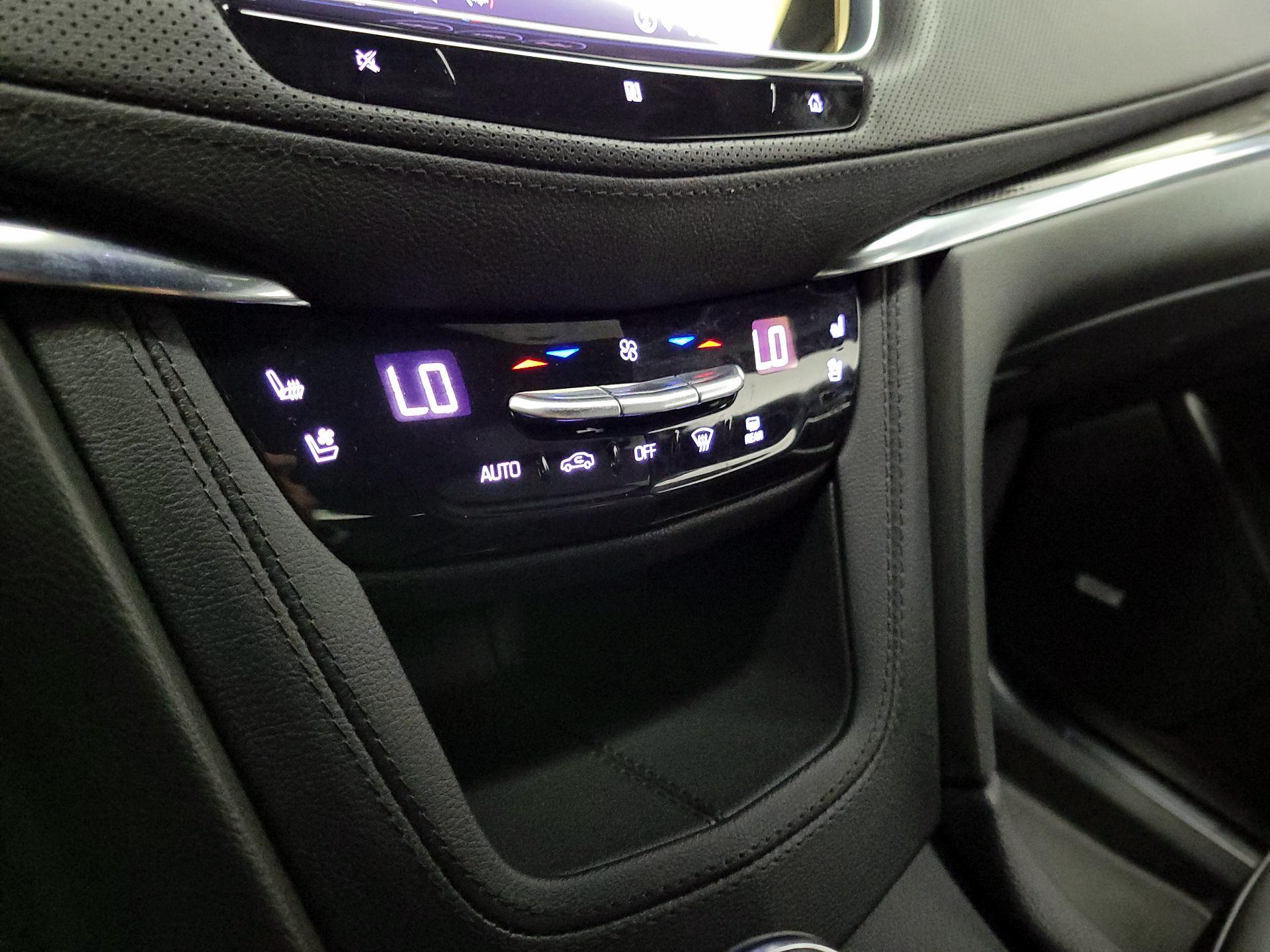 Thumbnail: 2021 Cadillac XT5 - 17