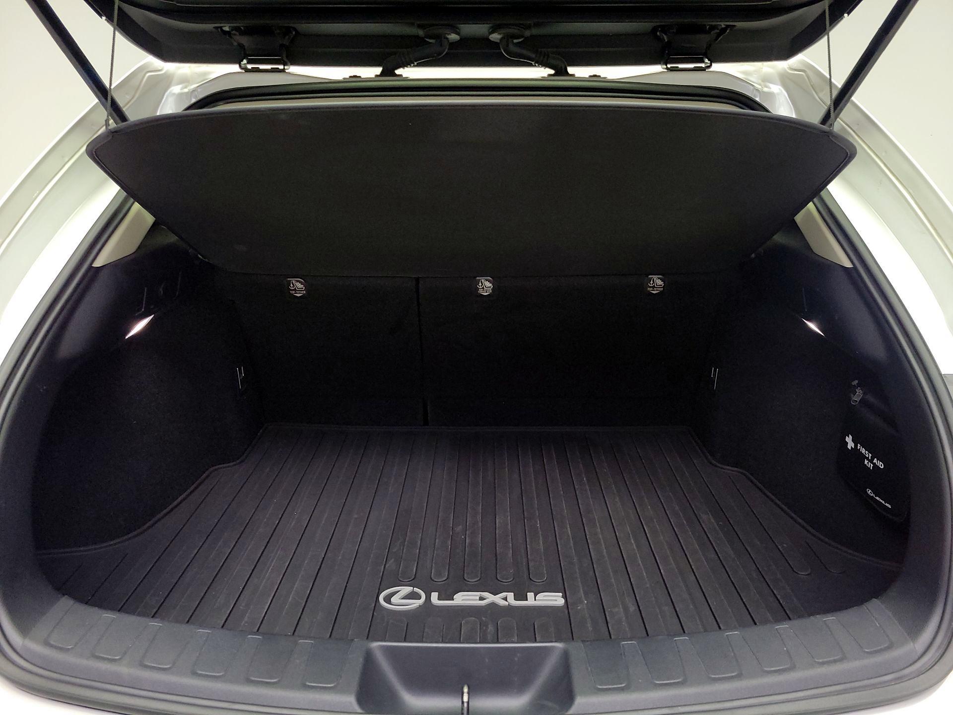 Thumbnail: 2021 Lexus UX - 19