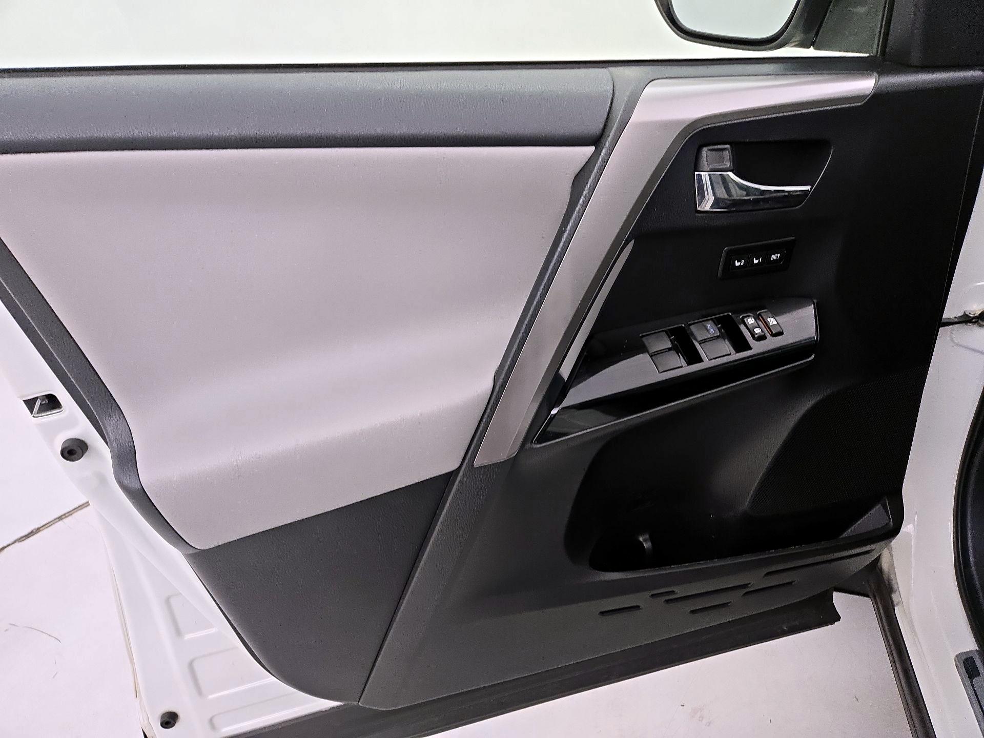 Thumbnail: 2017 Toyota RAV4 - 12