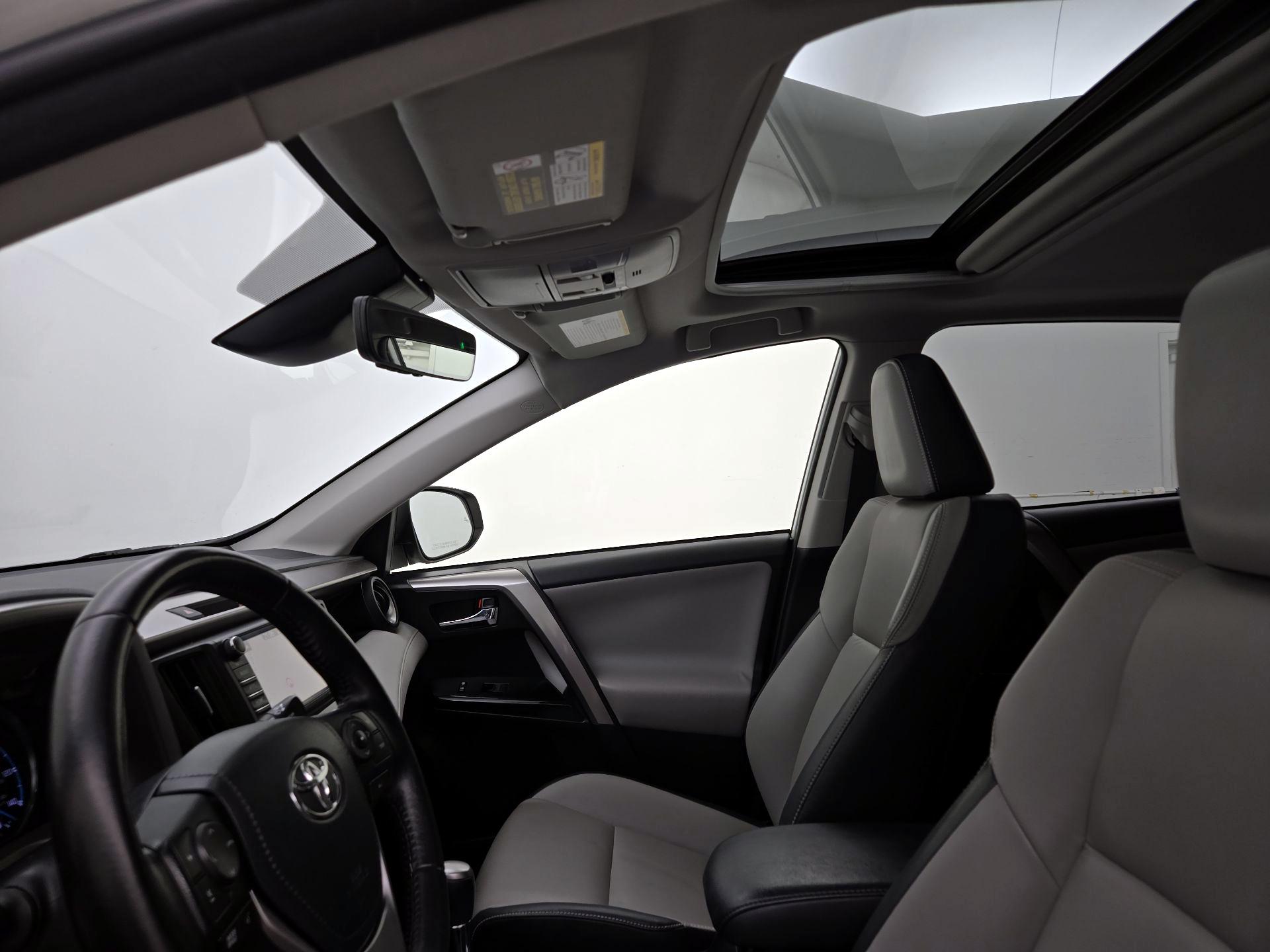 Thumbnail: 2017 Toyota RAV4 - 20