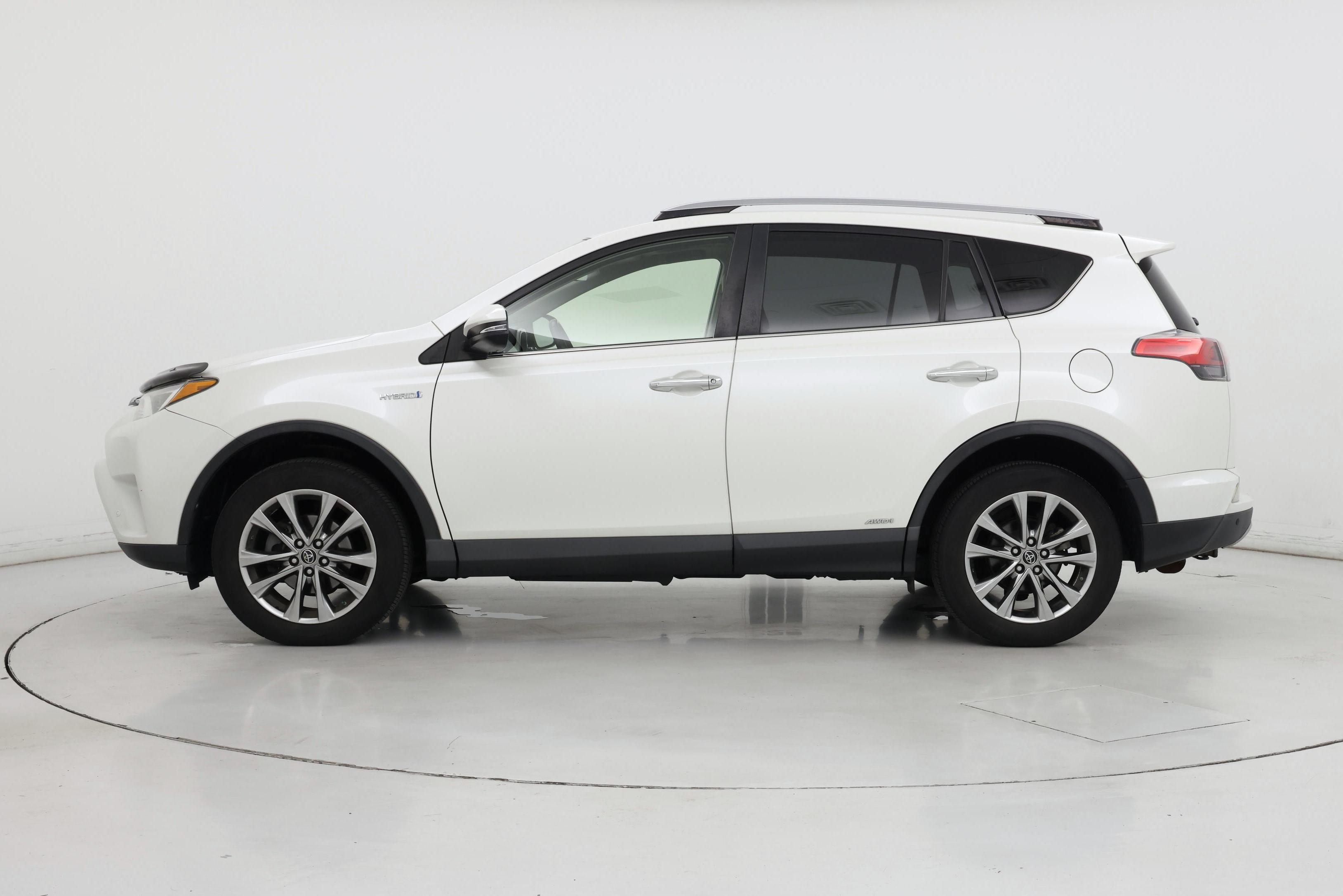 Thumbnail: 2017 Toyota RAV4 - 3