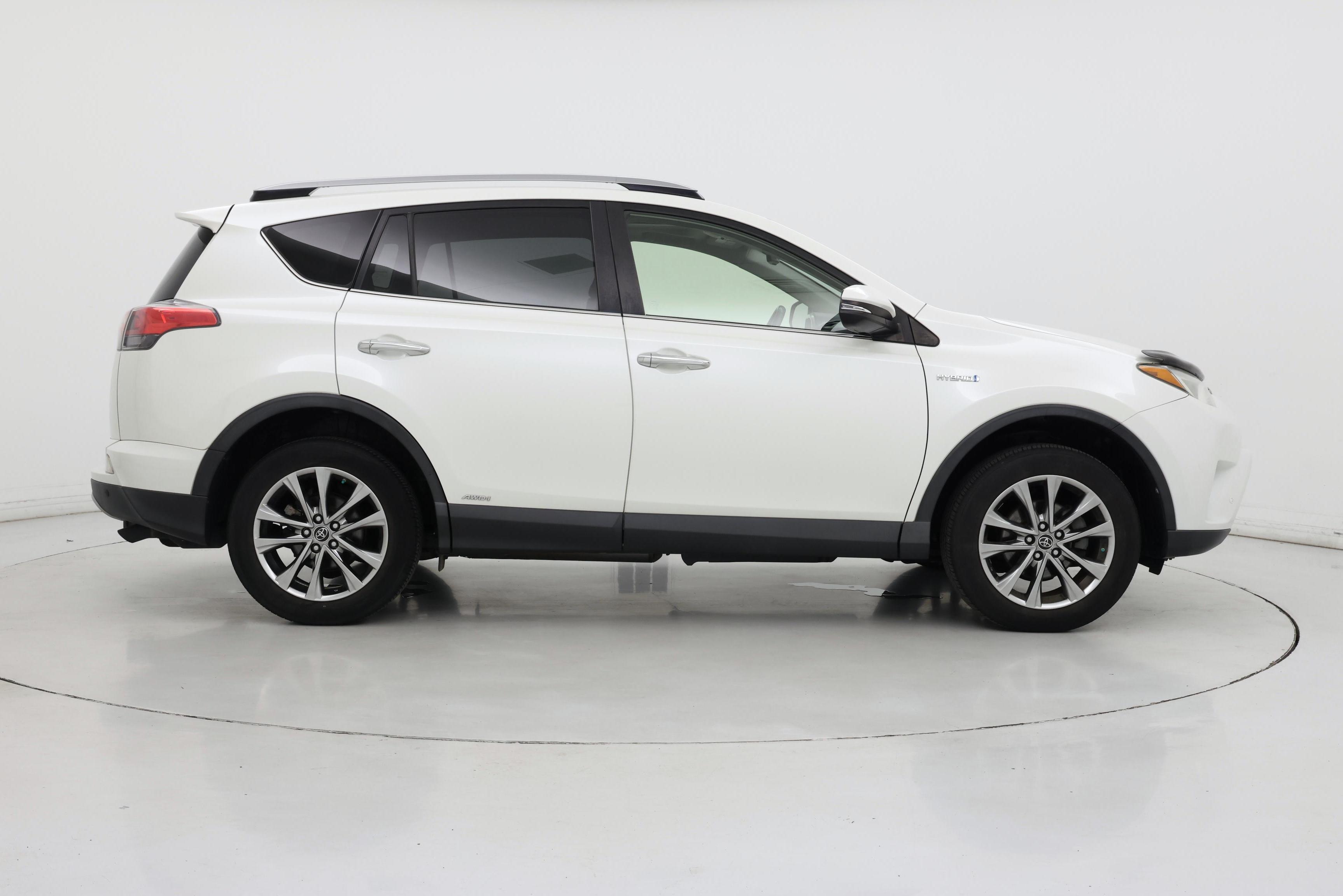 Thumbnail: 2017 Toyota RAV4 - 7