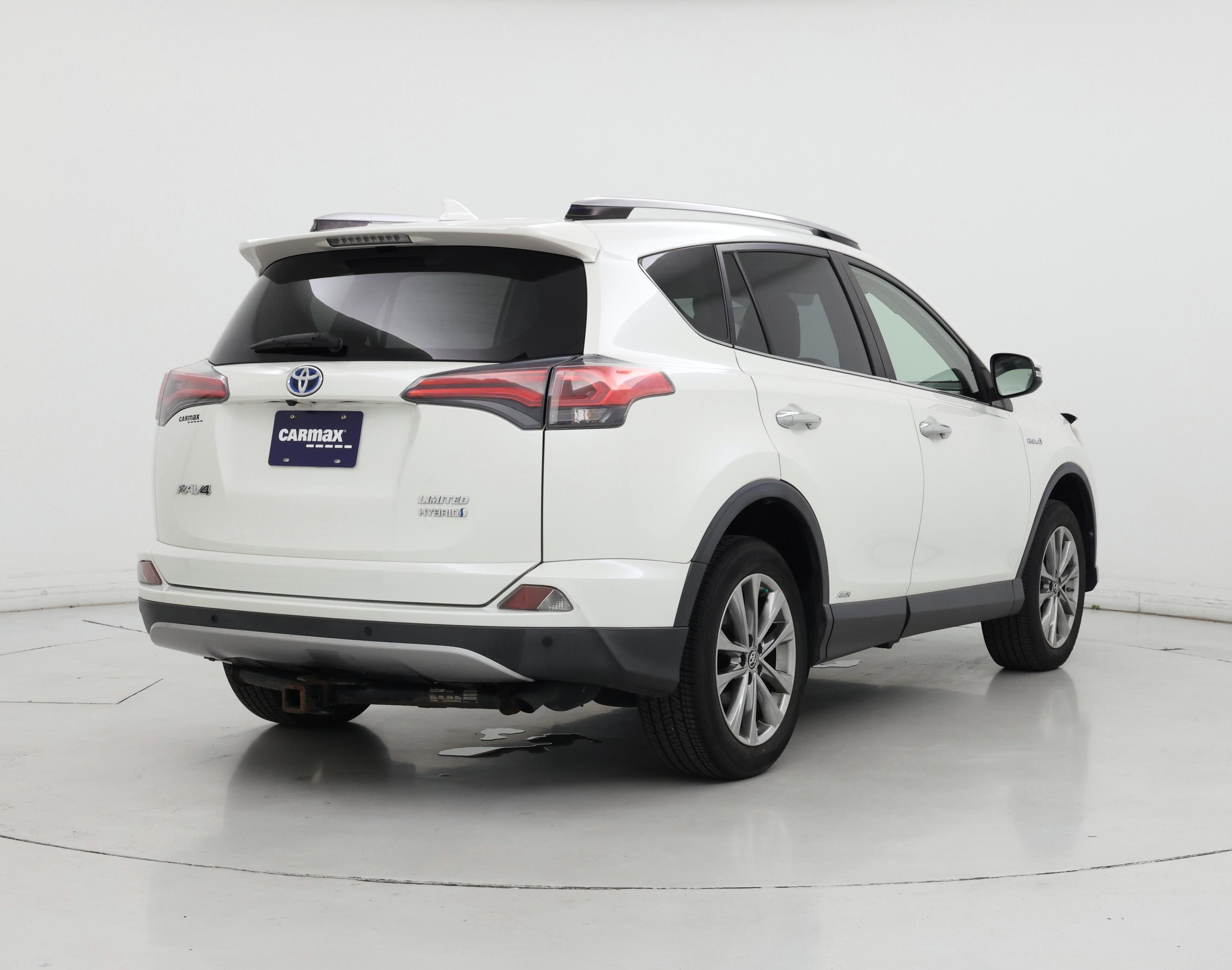 Thumbnail: 2017 Toyota RAV4 - 8