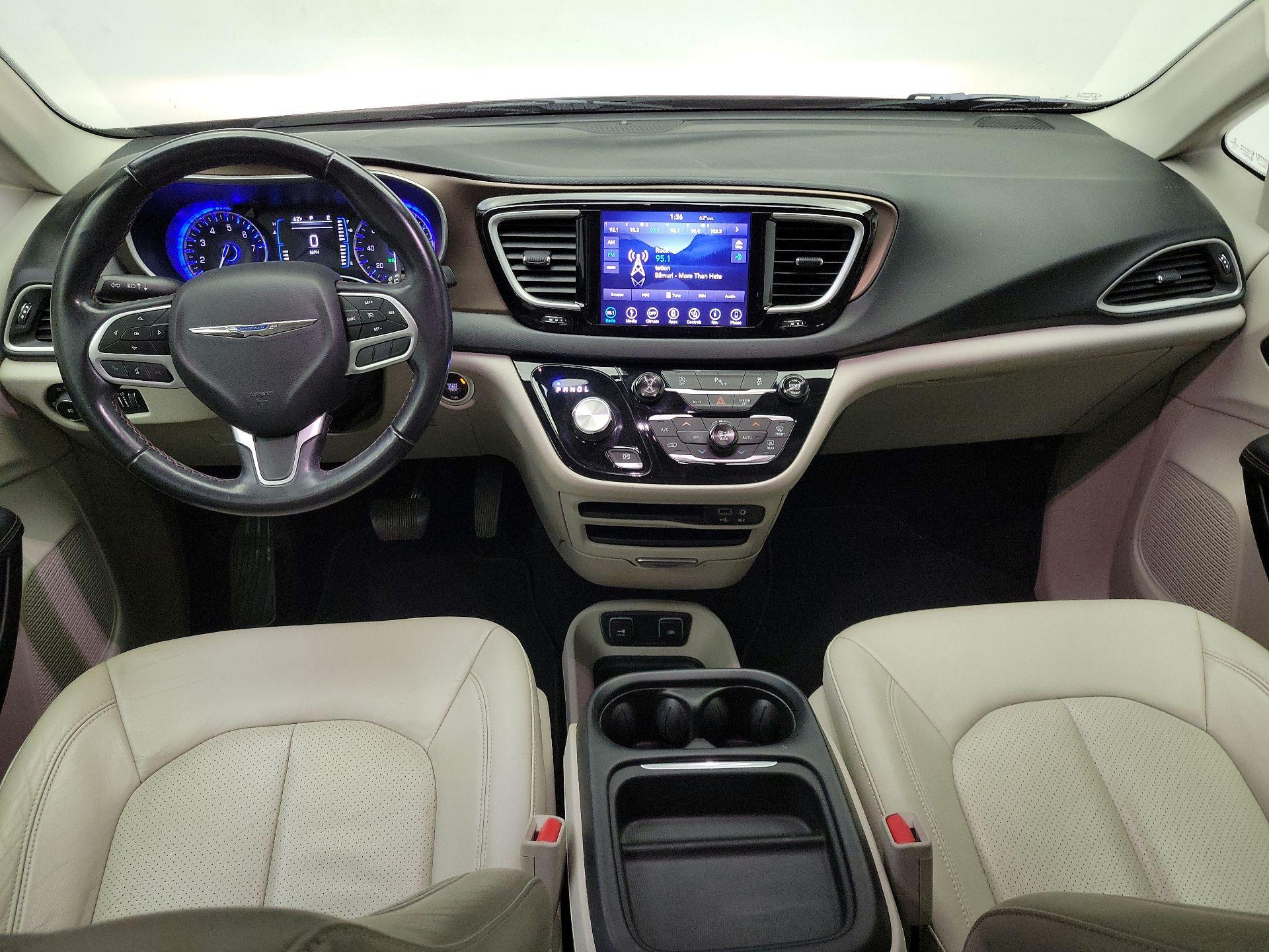 Thumbnail: 2018 Chrysler Pacifica - 9