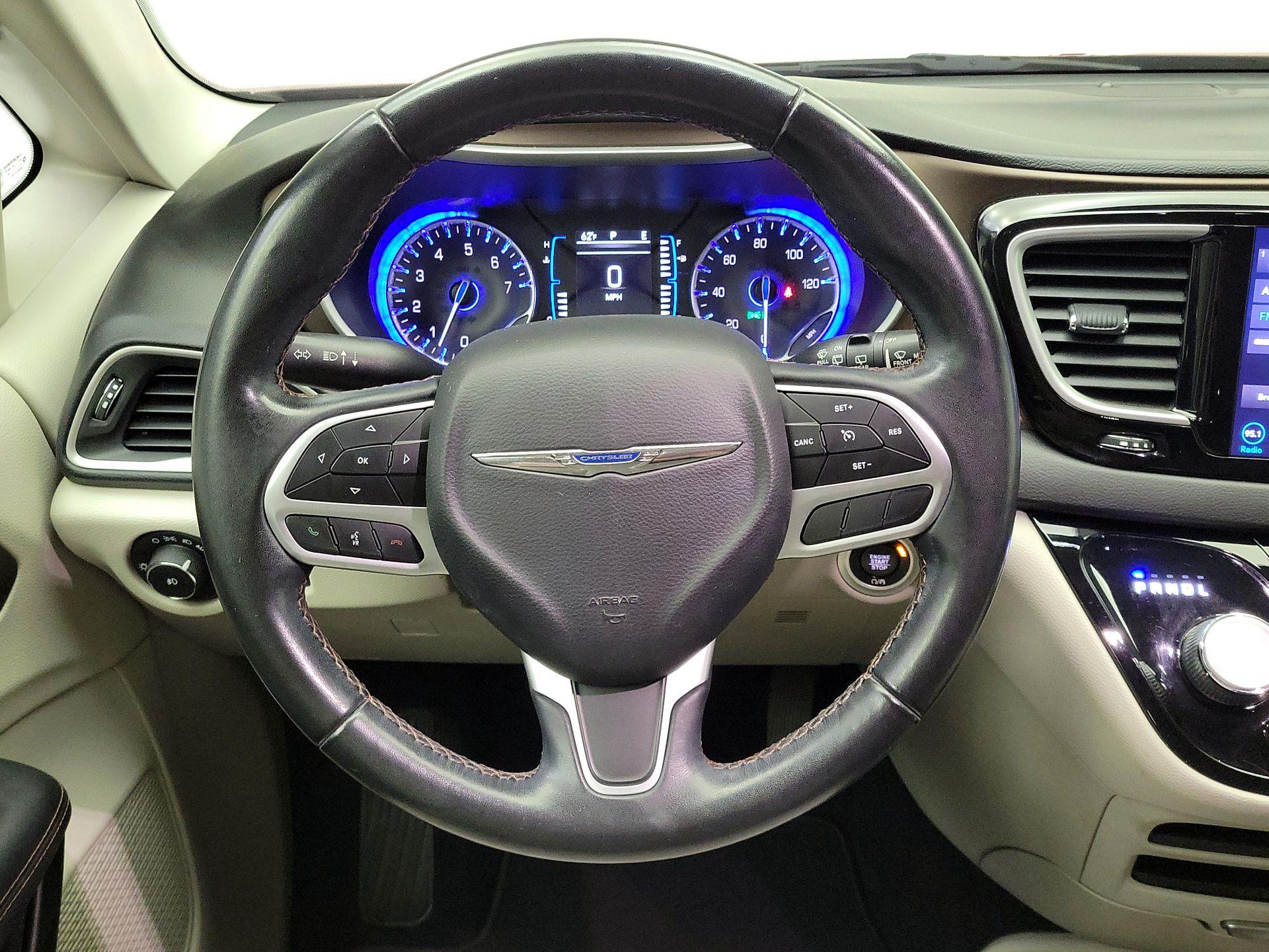 Thumbnail: 2018 Chrysler Pacifica - 10