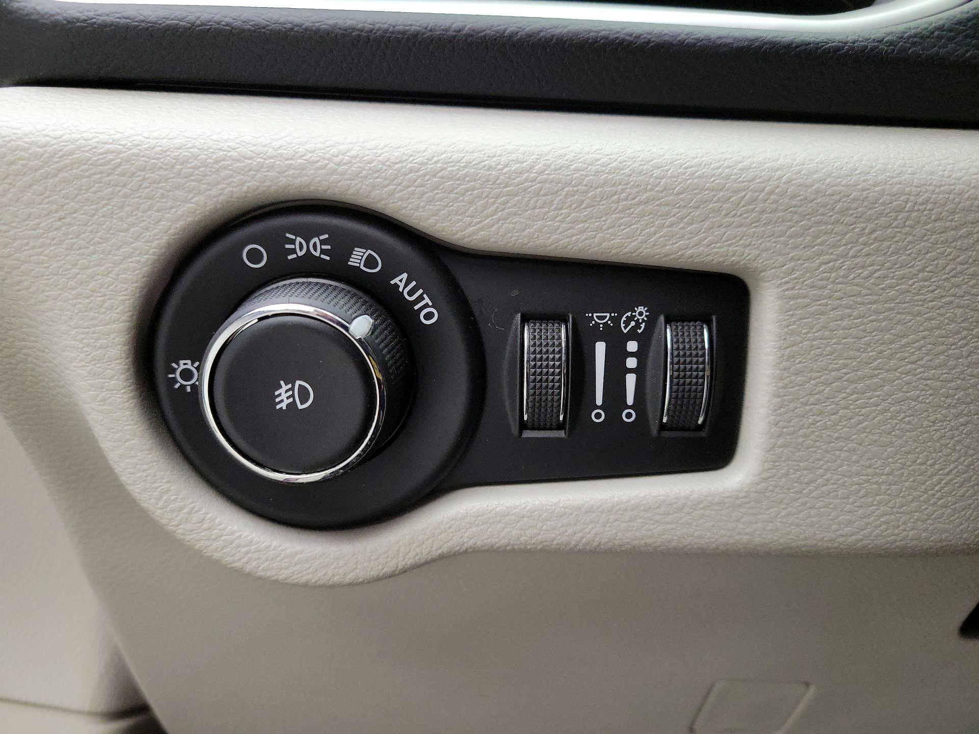 Thumbnail: 2018 Chrysler Pacifica - 13