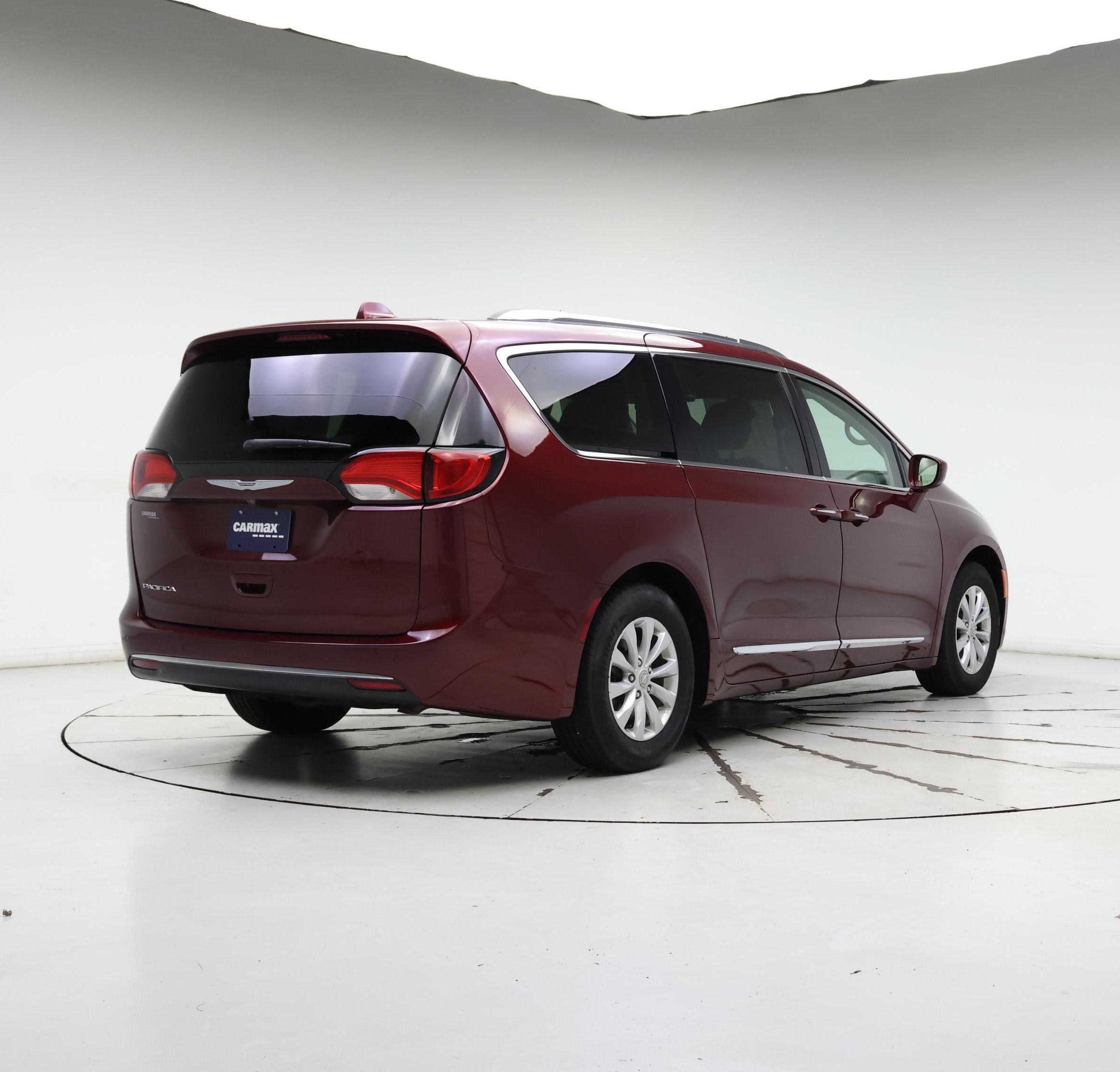 Thumbnail: 2018 Chrysler Pacifica - 8