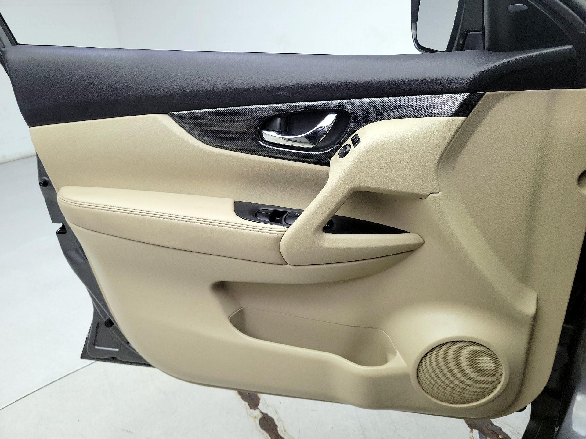 Thumbnail: 2015 Nissan Rogue - 12