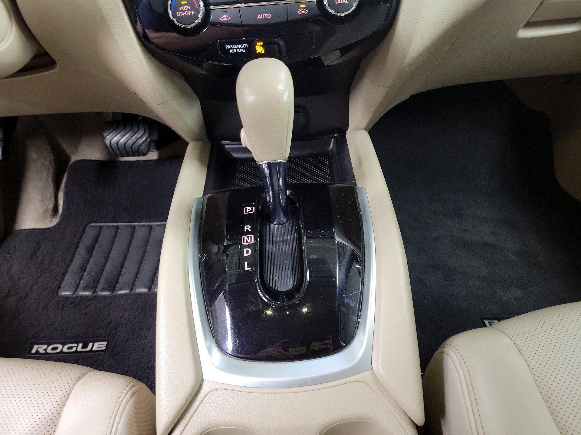 Thumbnail: 2015 Nissan Rogue - 18