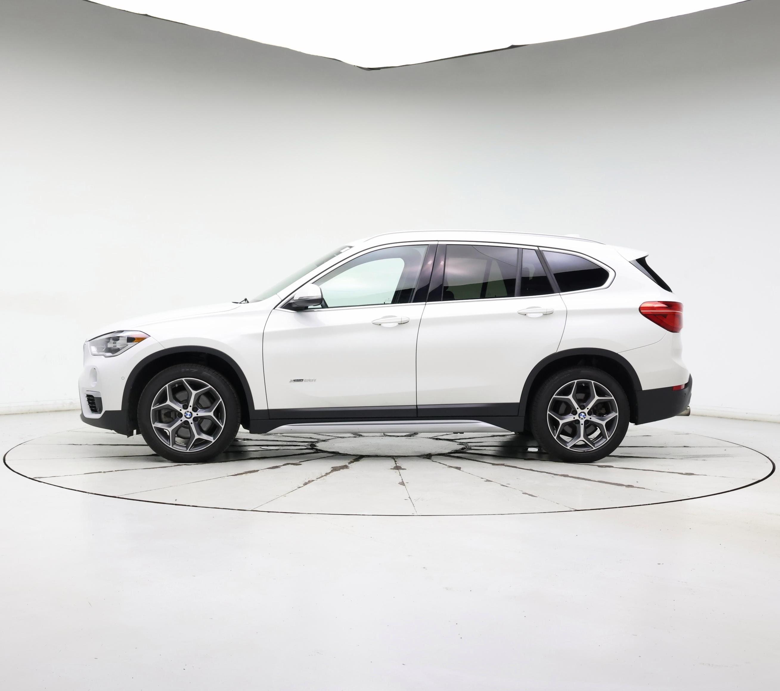 Thumbnail: 2017 BMW X1 - 3