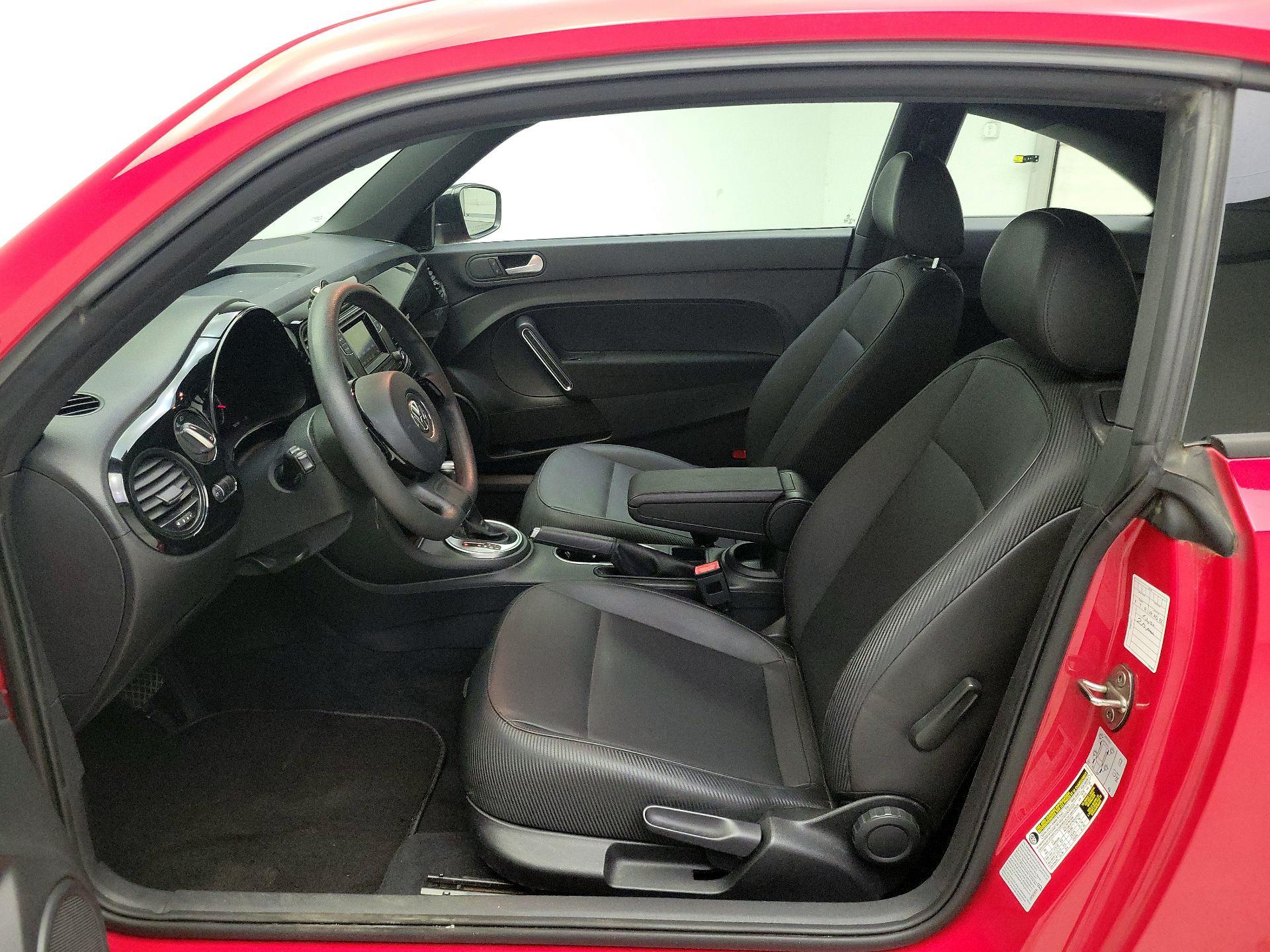 Thumbnail: 2016 Volkswagen Beetle - 11