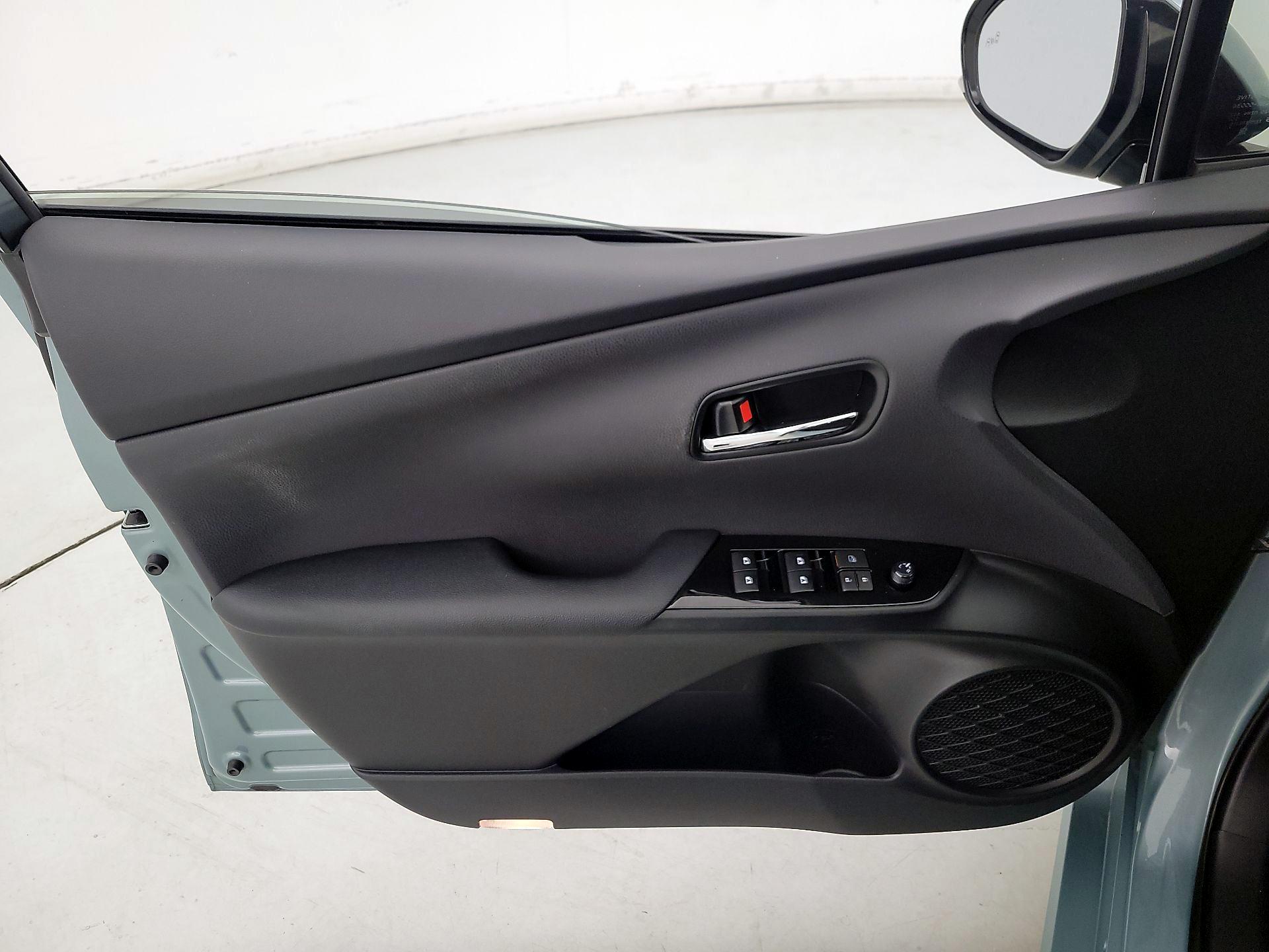 Thumbnail: 2017 Toyota Prius - 12