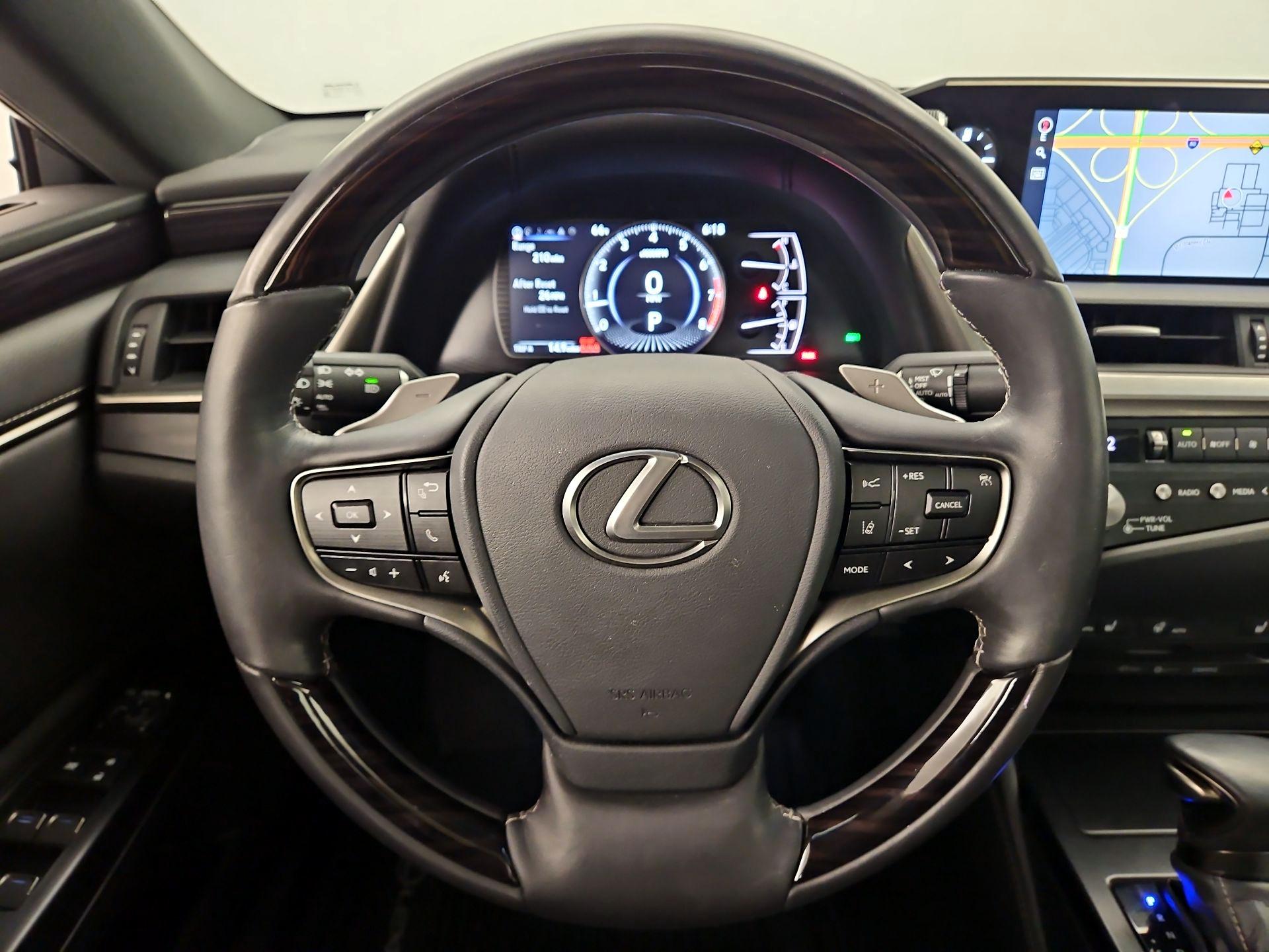 Thumbnail: 2021 Lexus ES - 10