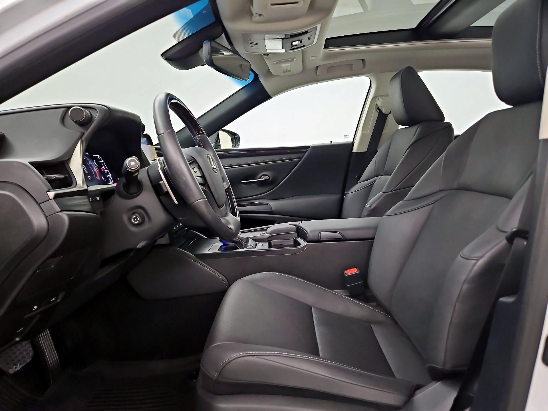 Thumbnail: 2021 Lexus ES - 11