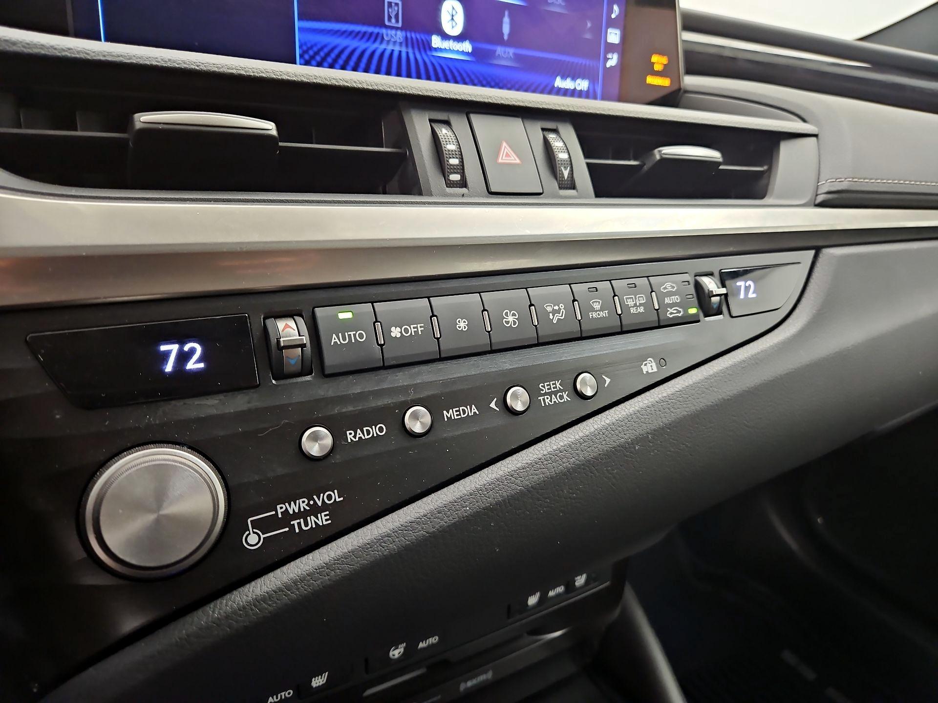 Thumbnail: 2021 Lexus ES - 17