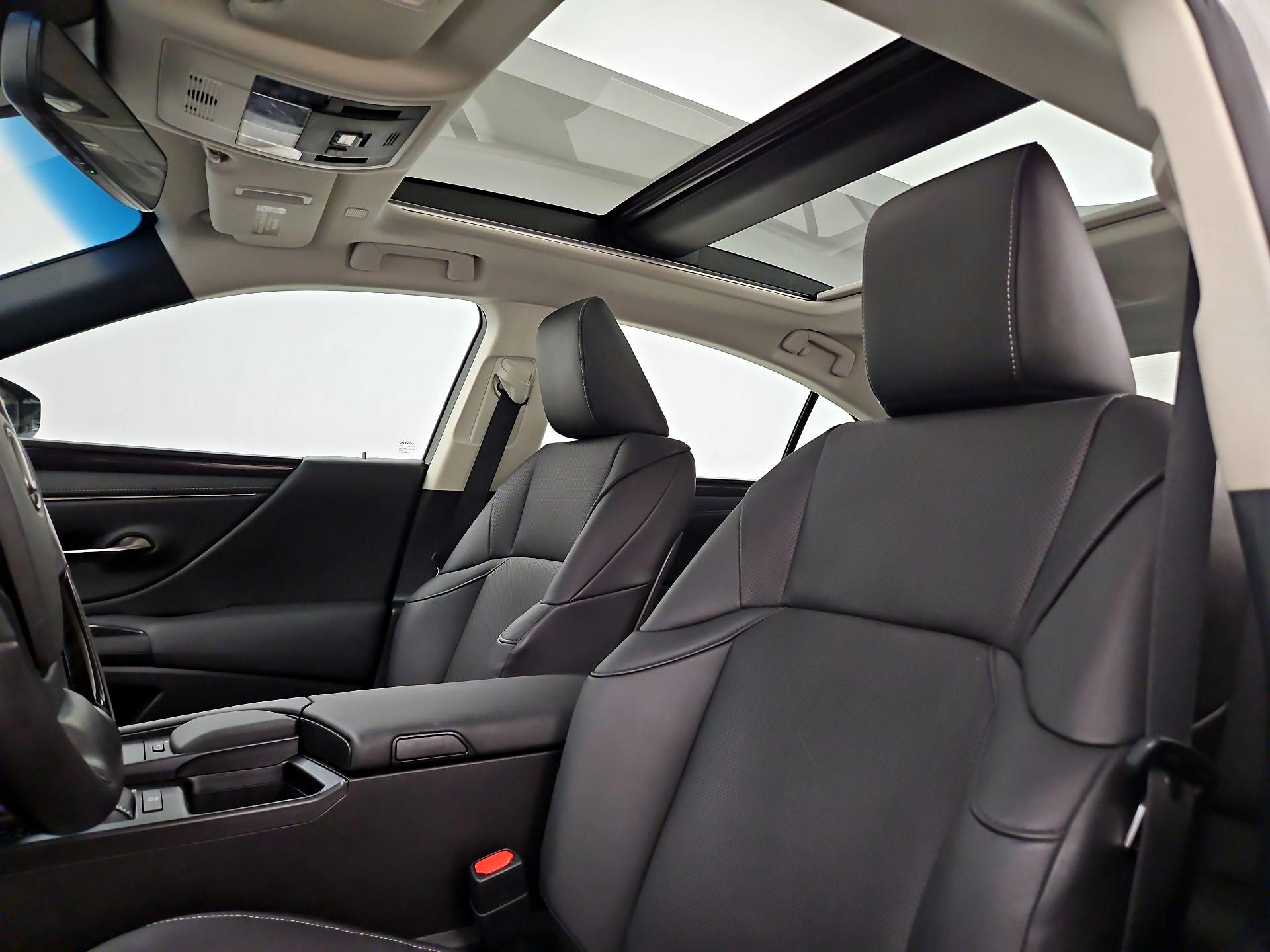 Thumbnail: 2021 Lexus ES - 20
