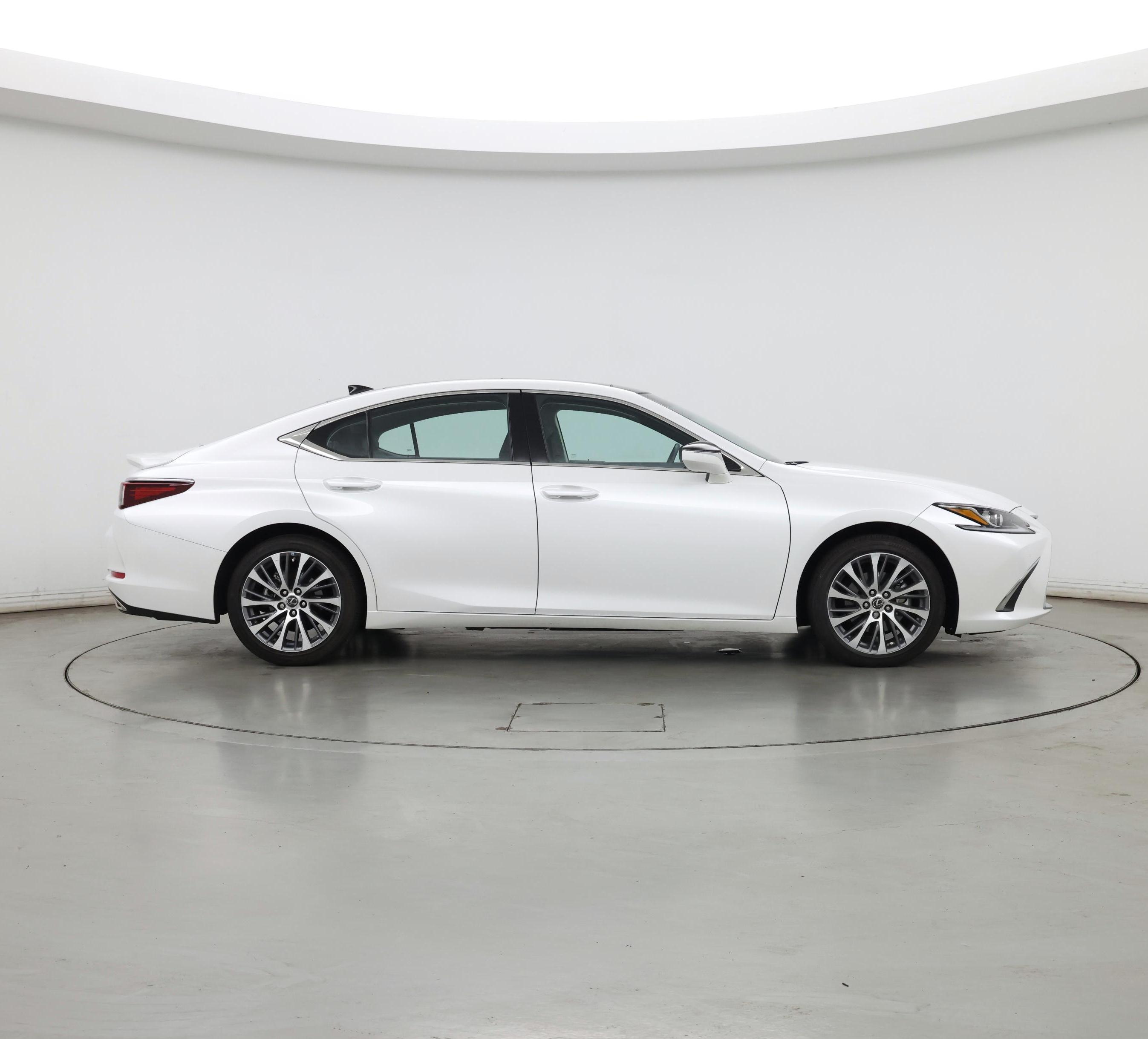 Thumbnail: 2021 Lexus ES - 7