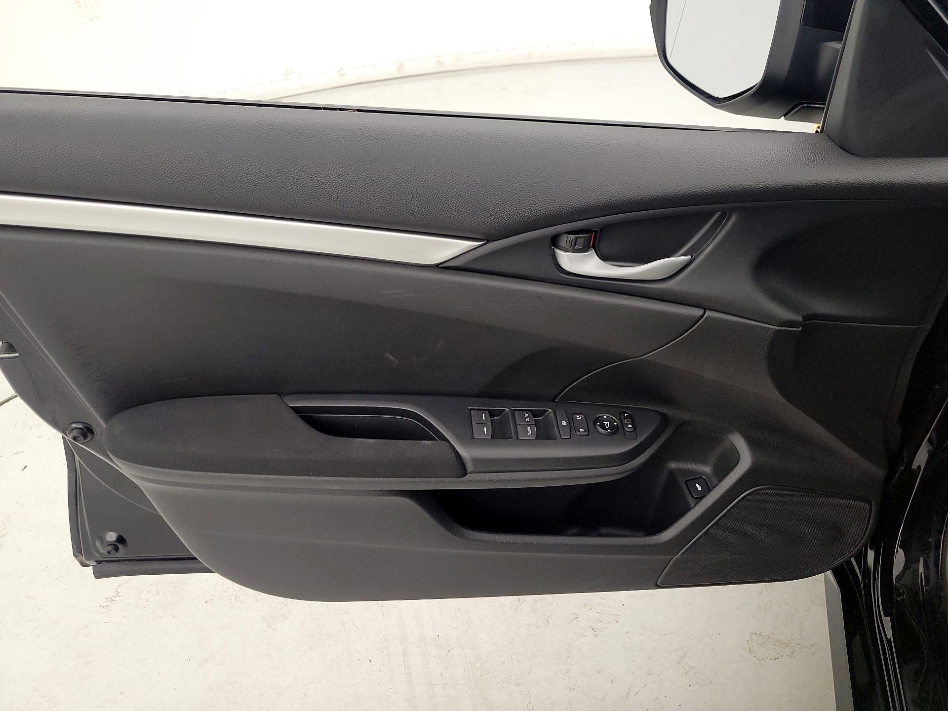 Thumbnail: 2016 Honda Civic - 12