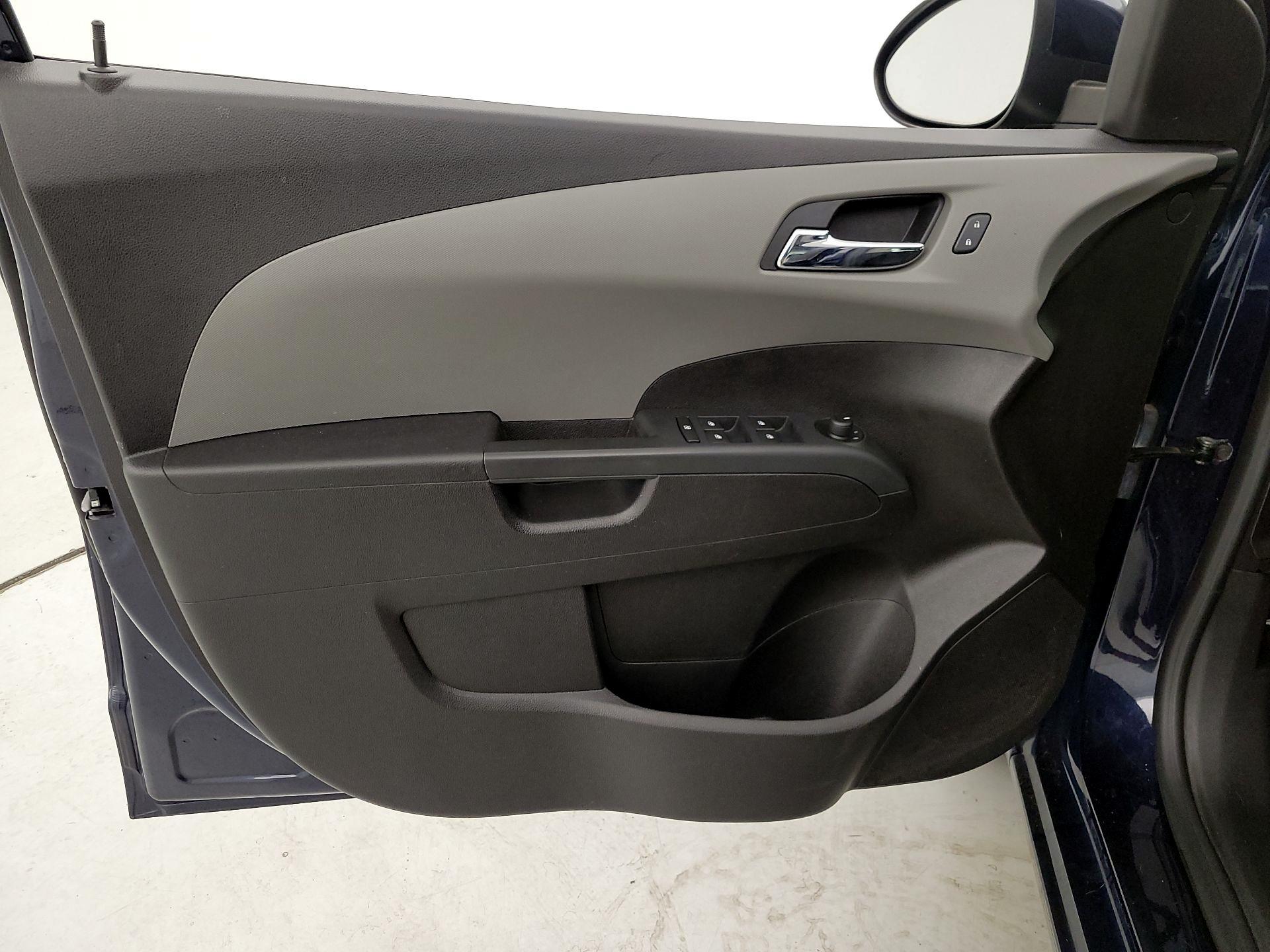 Thumbnail: 2016 Chevrolet Sonic - 12